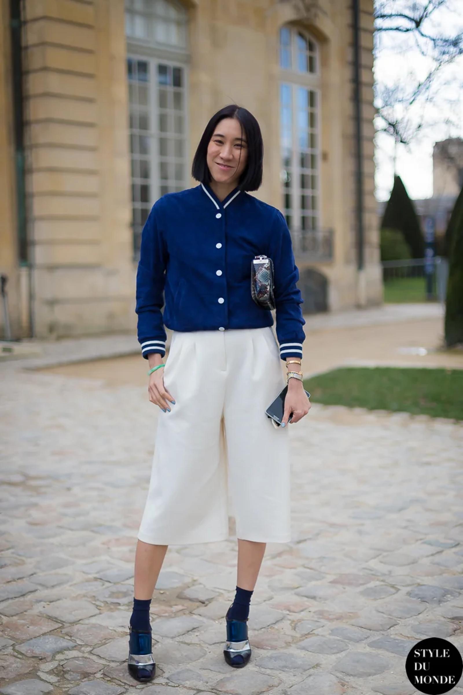 Contek OOTD Kulot Putih buat Ngantor dari Gaya Street Style