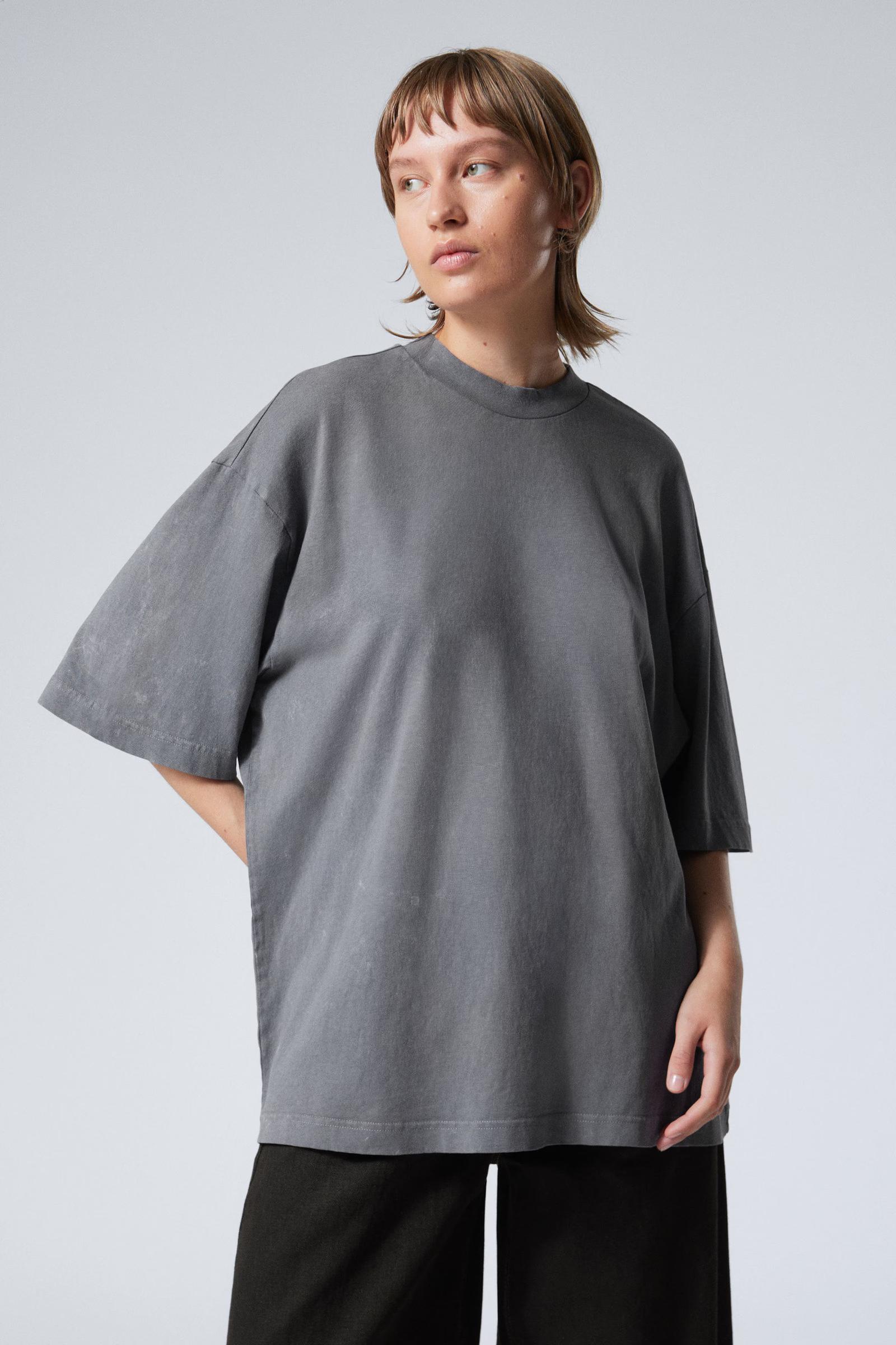Cek di sini! Perbedaan Kaos Oversized dan Kaos Regular Fit