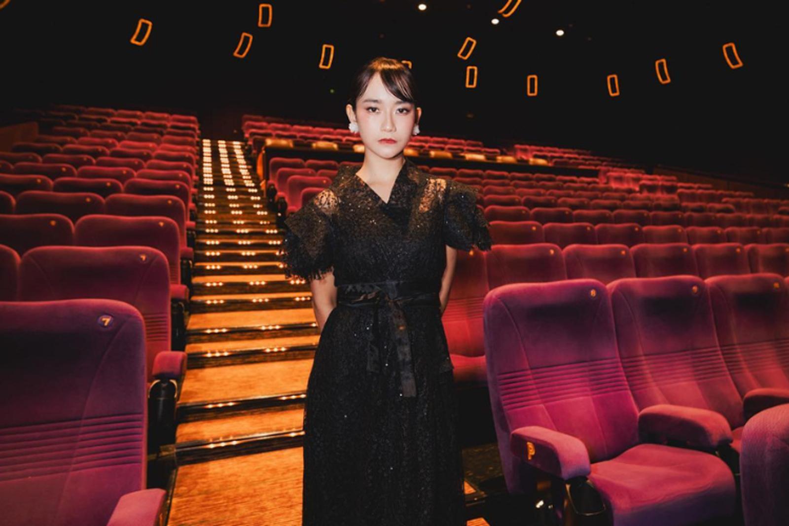 Gaya Asli Freya JKT48, Pemeran Nina dalam Film ‘1 Kakak 7 Ponakan’