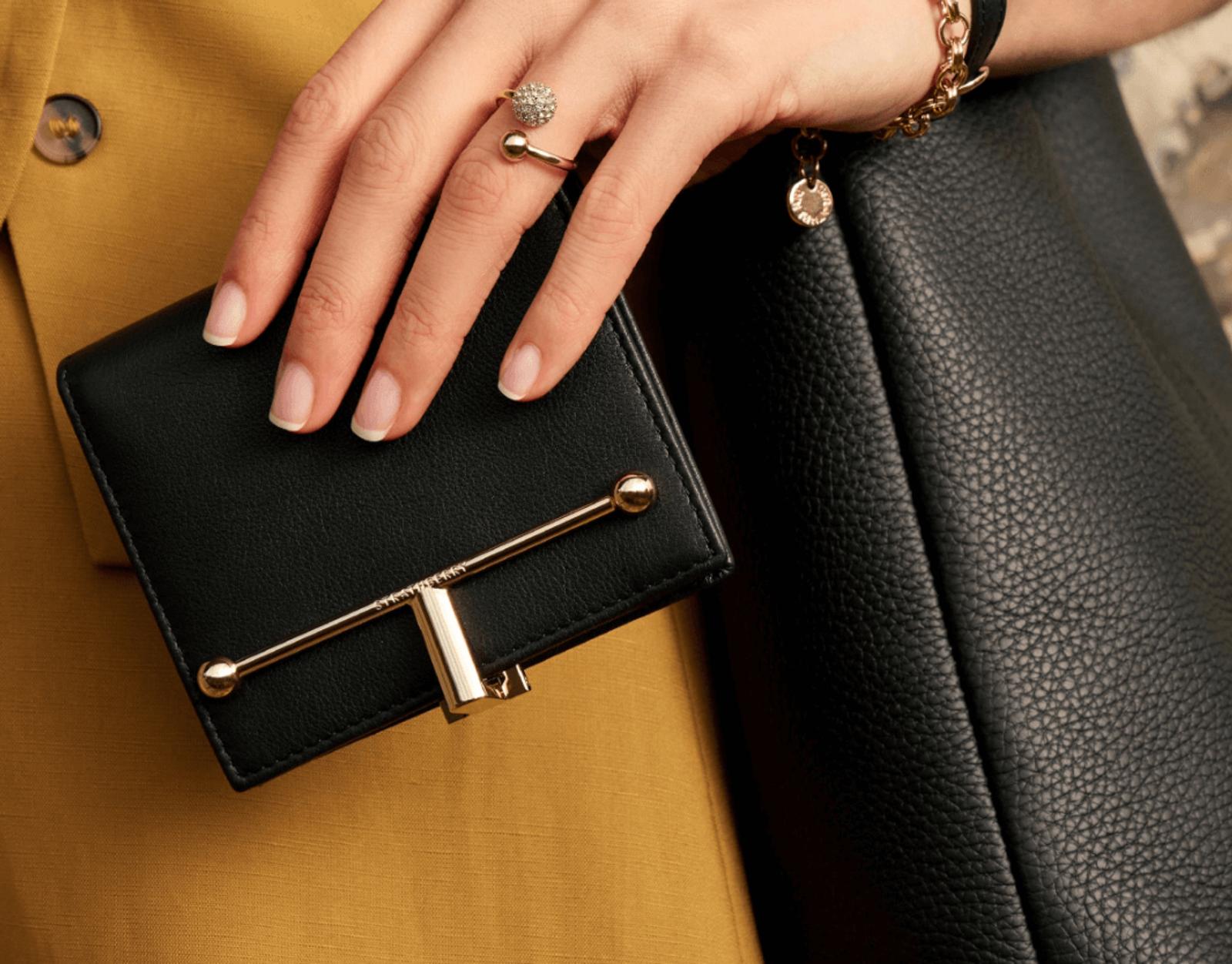 6 Dompet Perempuan yang Simple dan Elegan, Mempermanis Outfit
