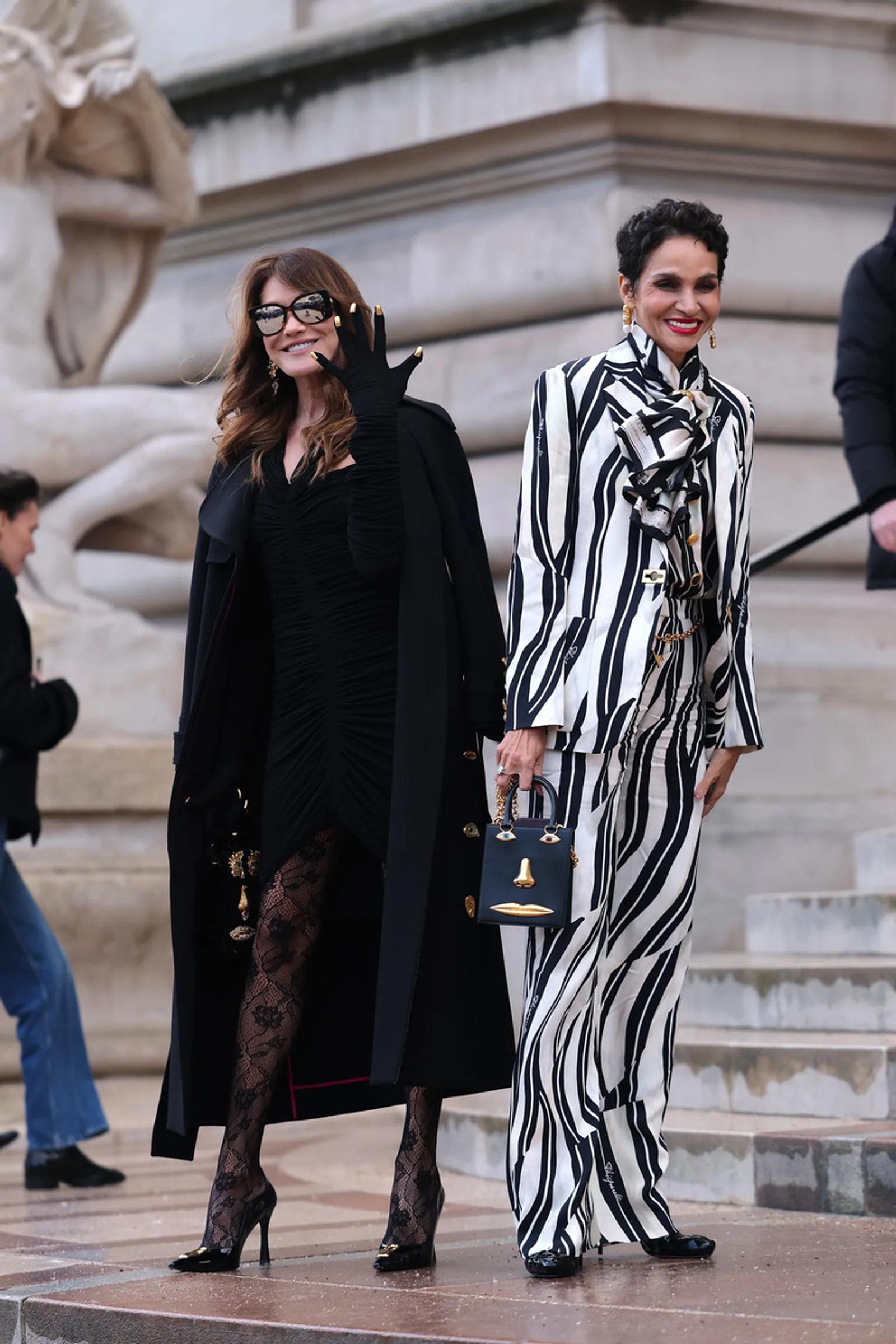 Gaya Para Artis Hadiri Show Schiaparelli Couture Spring/Summer 2025