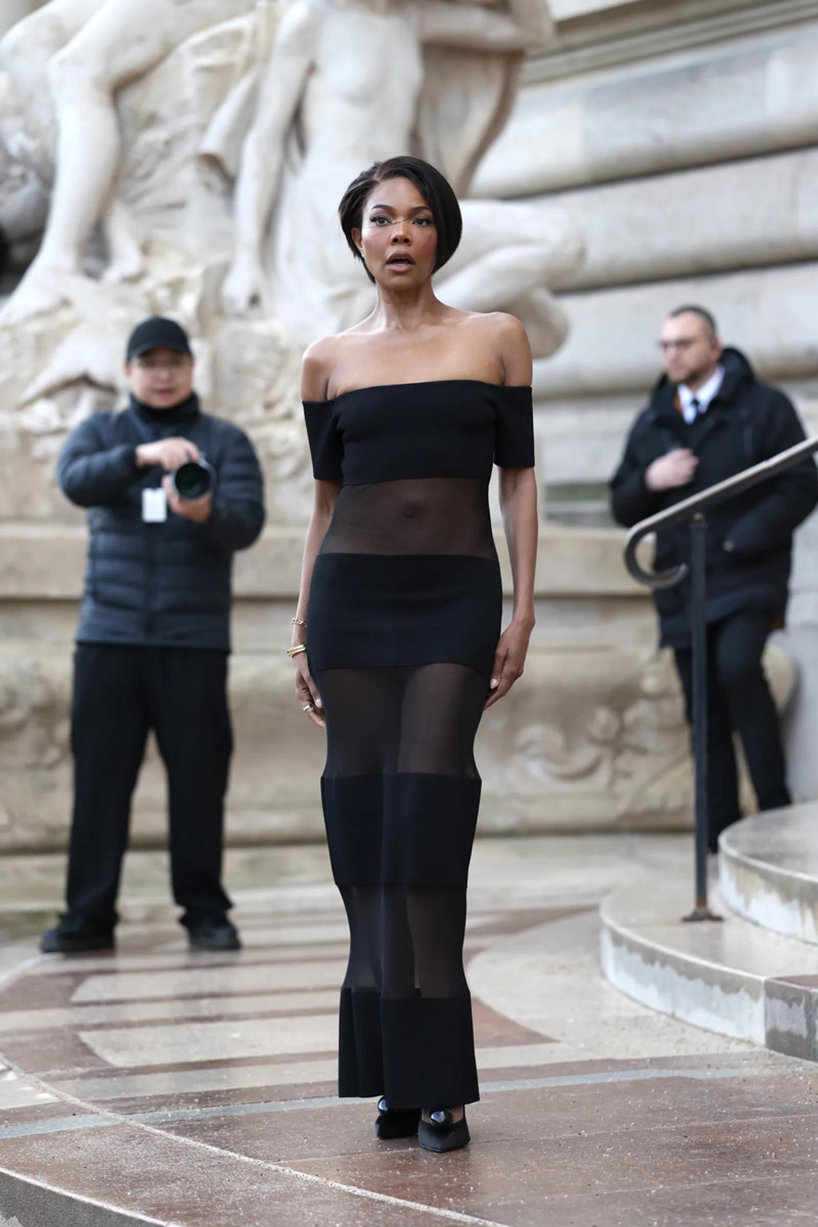 Gaya Para Artis Hadiri Show Schiaparelli Couture Spring/Summer 2025