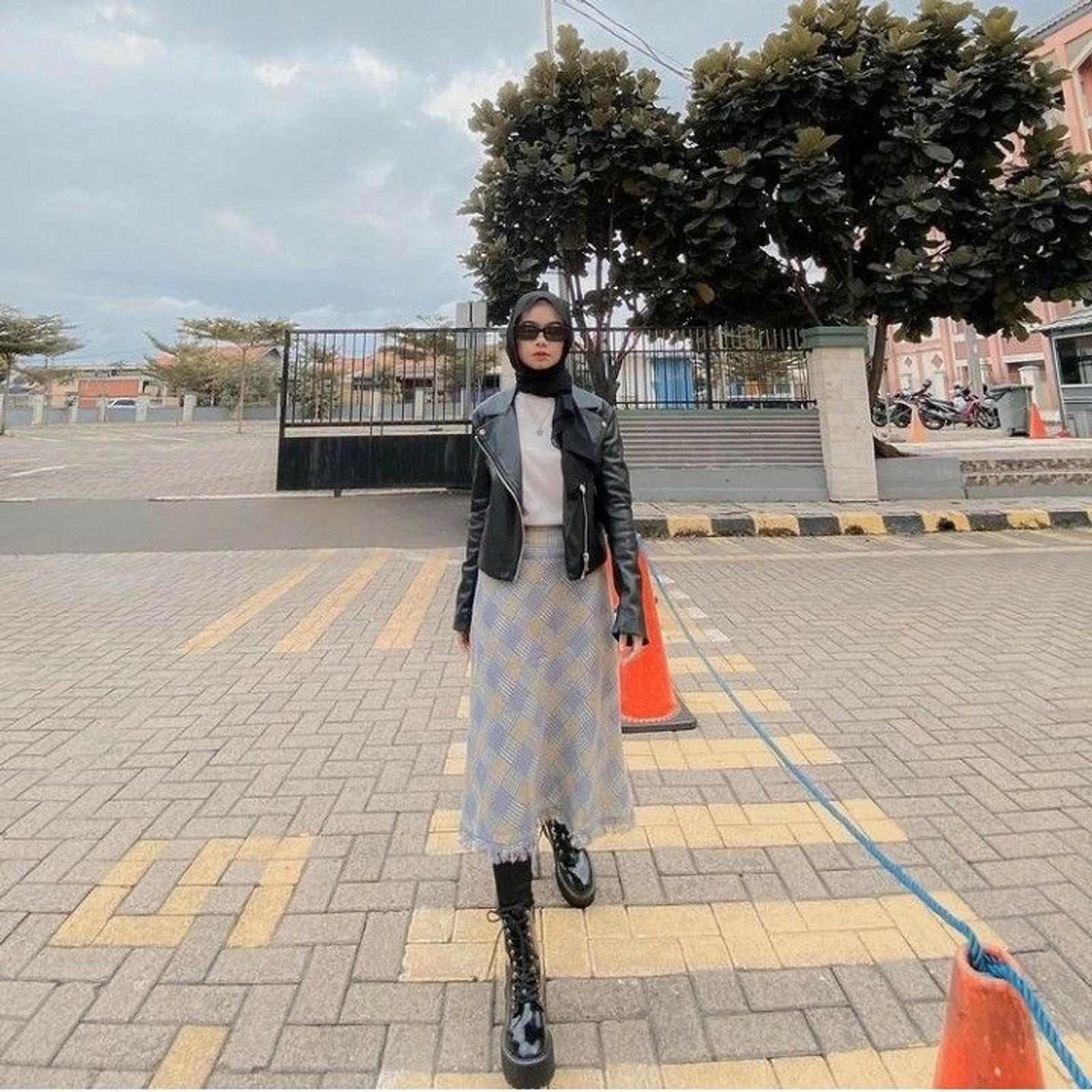 5 Inspirasi Outfit Skena Hijab, Cocok Buat Hangout