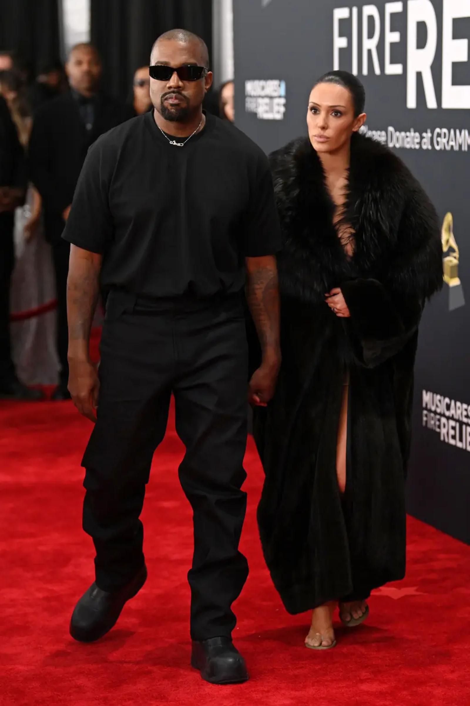 Aksi Nekat Bianca Censori, Istri Kanye West Buka Jubah di Grammys 2025