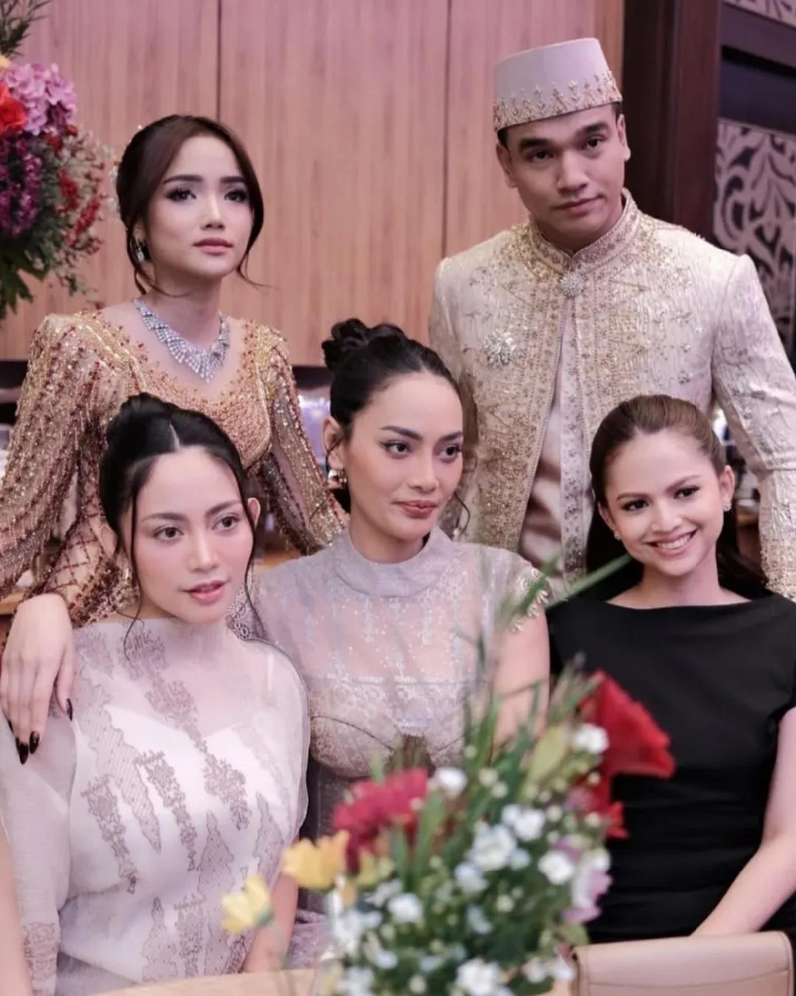 7 Potret Artis di Pernikahan Frans Faisal dan Indah, Bertabur Bintang!