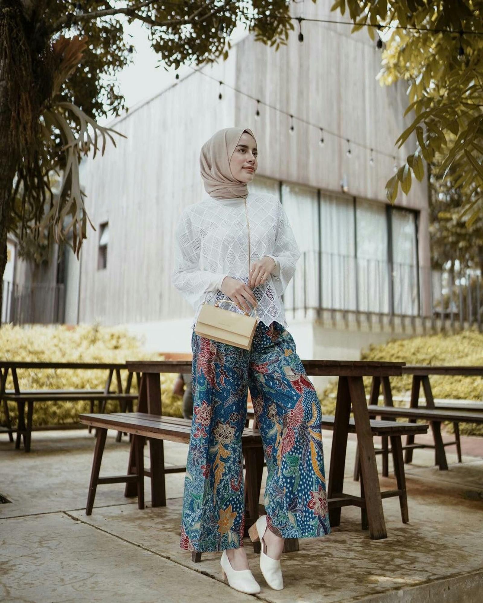 OOTD Kondangan Hijab Pakai Celana Kulot yang Elegan