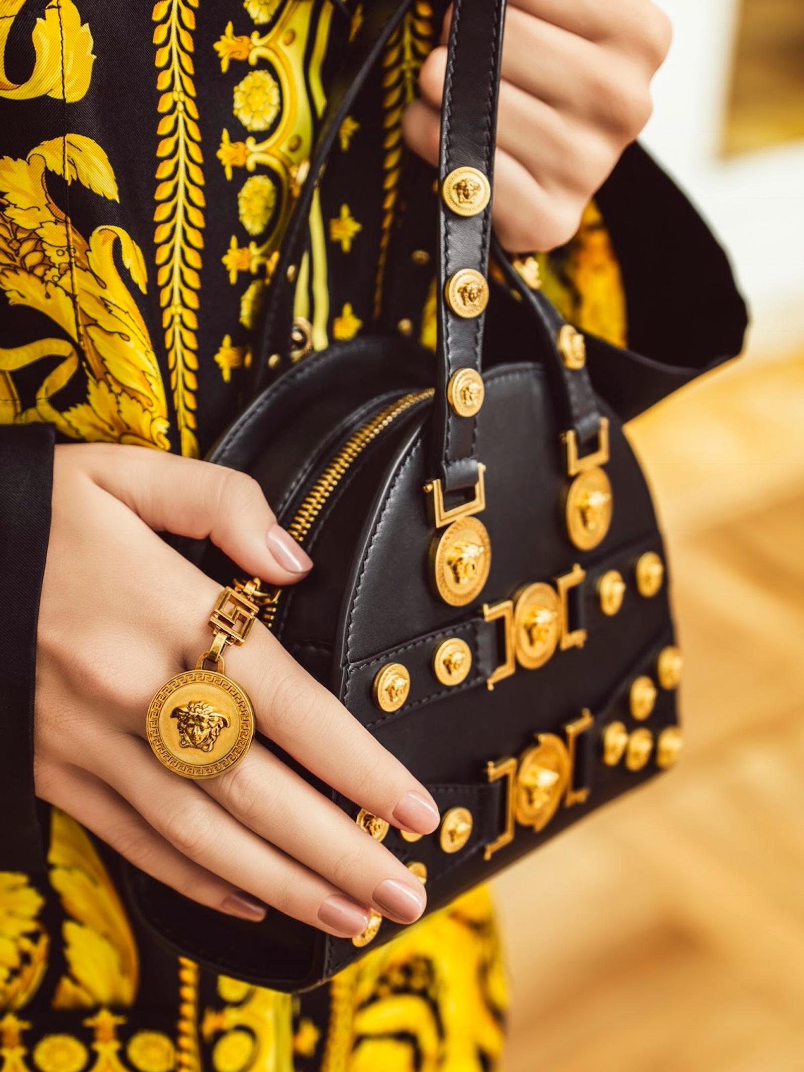 Tips Bedakan Ciri-ciri Tas Versace Original vs Palsu