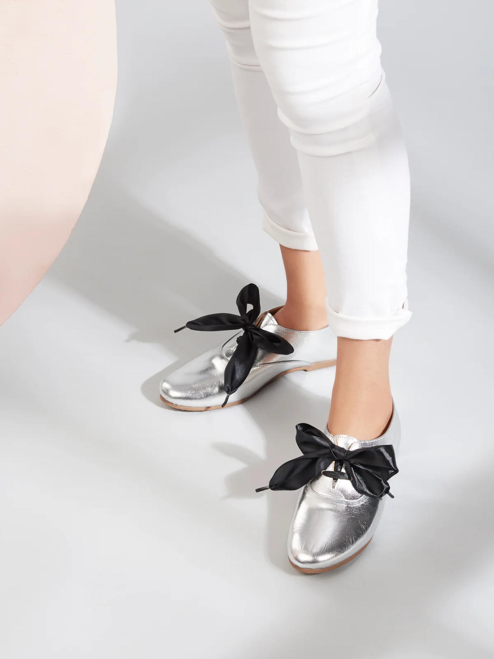 Cek Perbedaan Sepatu Oxford dan Sepatu Derby, Yuk!