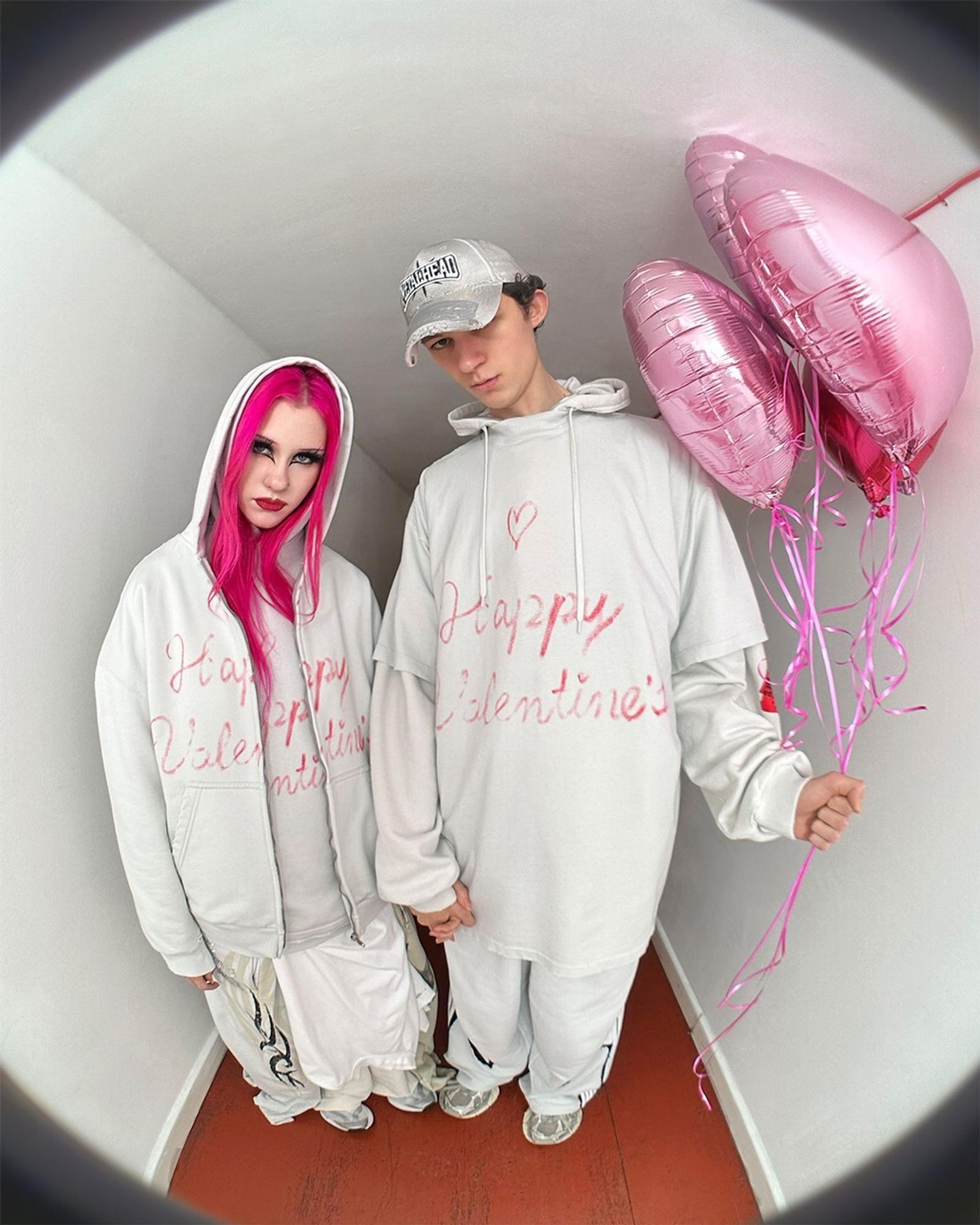 Balenciaga Luncurkan Kampanye Baru Edisi Valentine