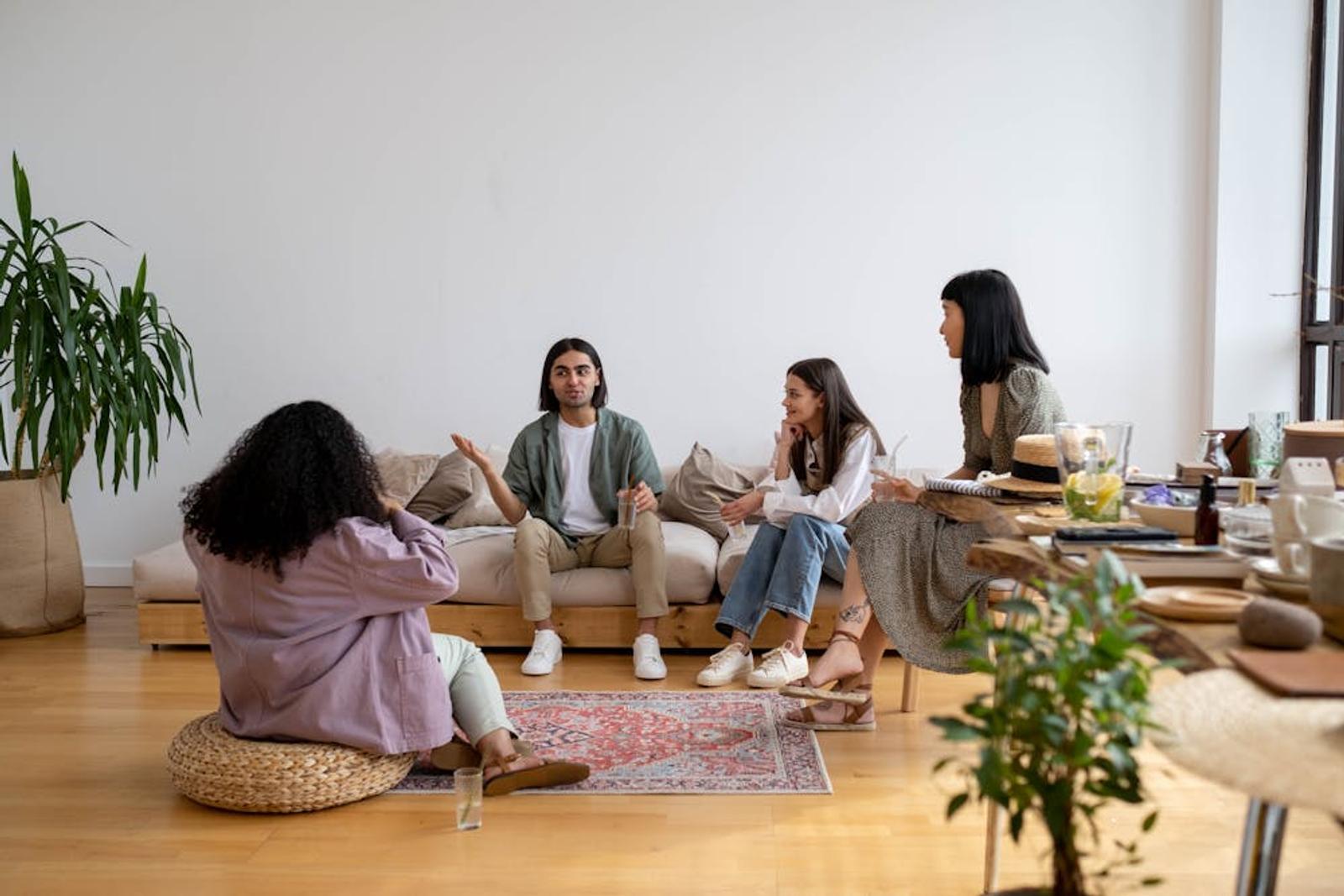 6 Penyebab Tidak Akrab dengan Teman Pacar