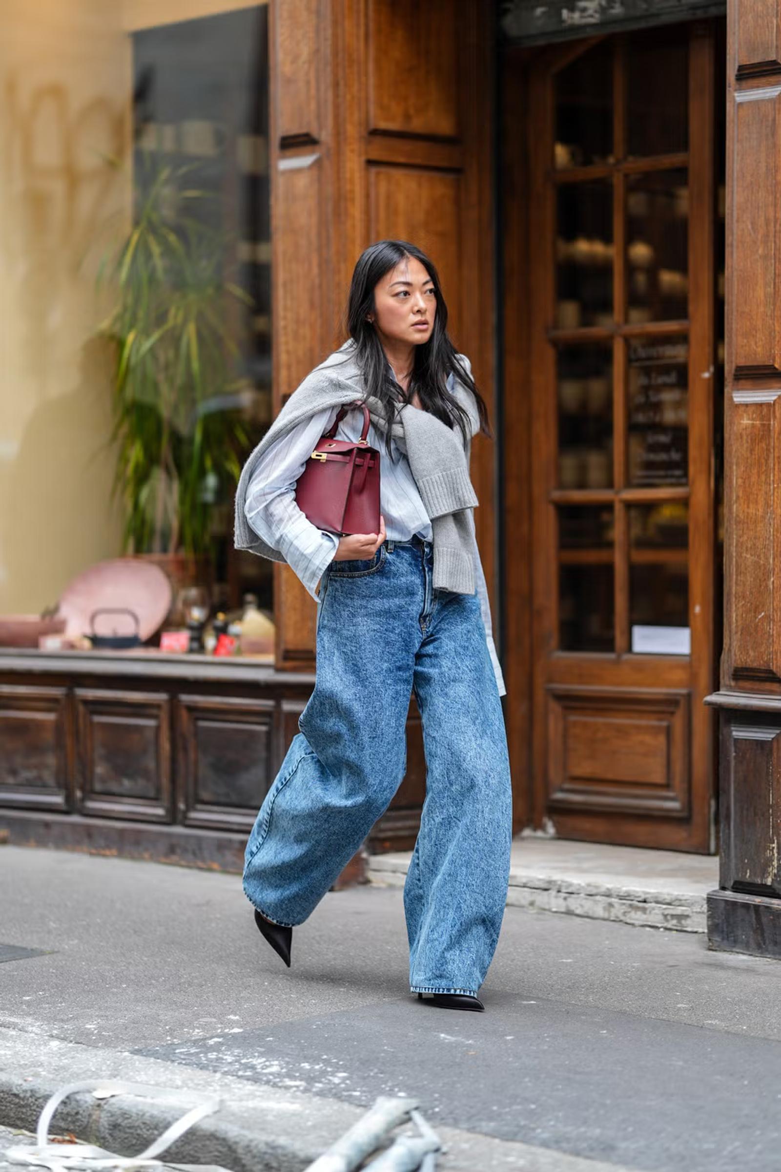 7 Ide OOTD Kulot Jeans dan Sweater, Effortless!