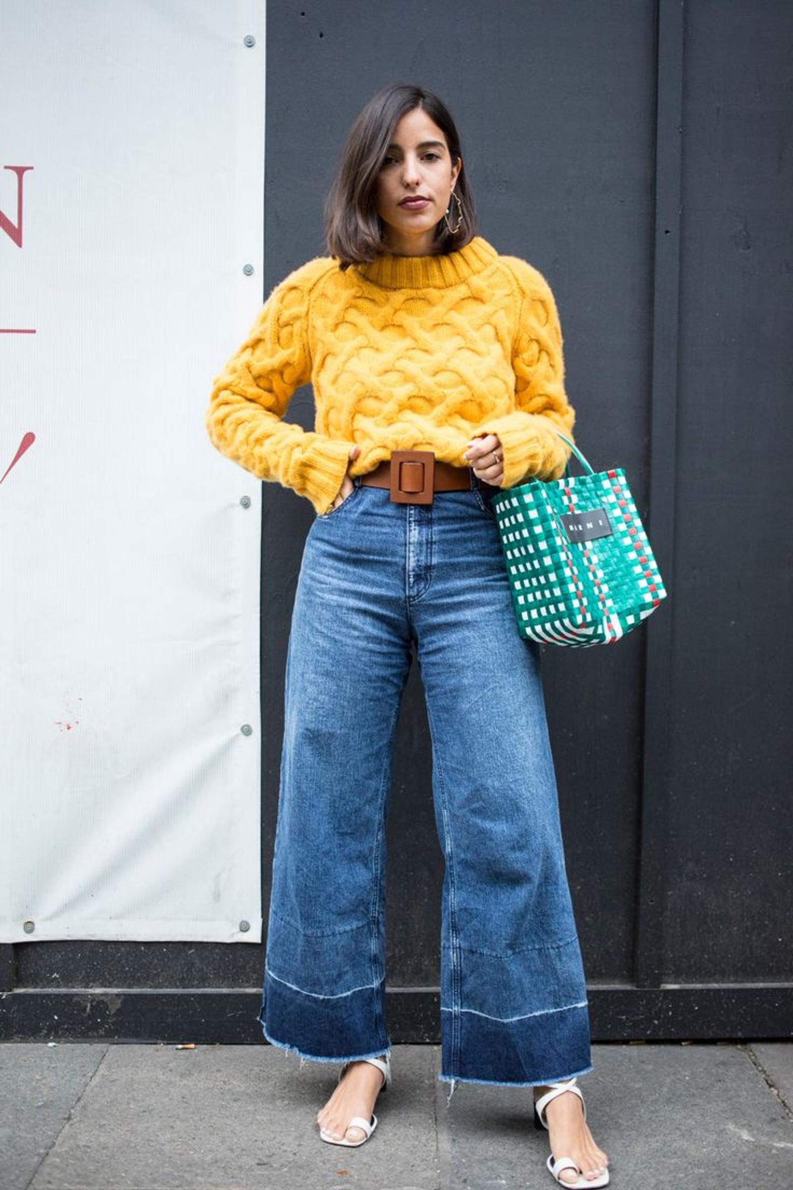 7 Ide OOTD Kulot Jeans dan Sweater, Effortless!