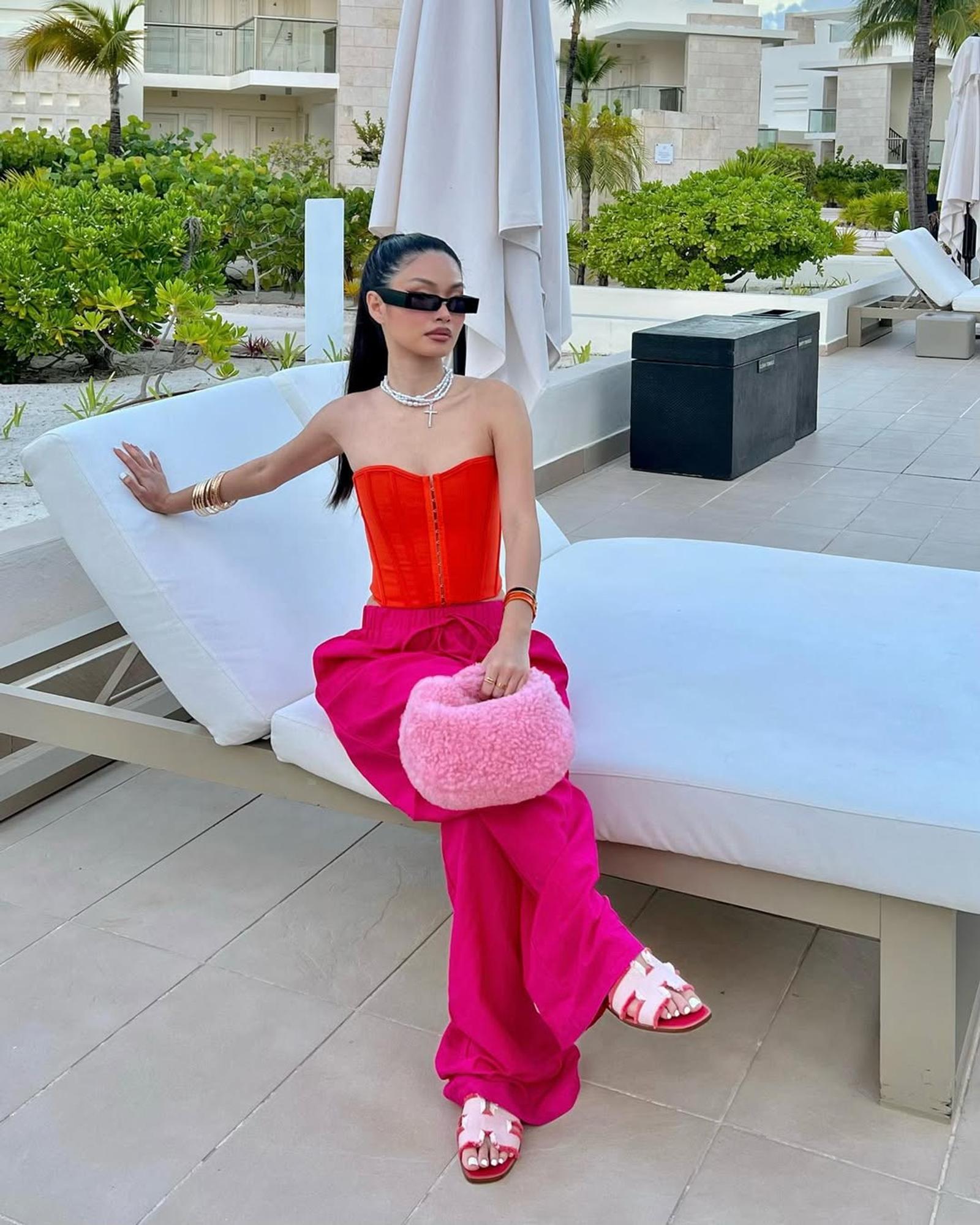Celana Kulot Pink Cocok dengan Baju Warna Apa? Ini Kombinasinya!