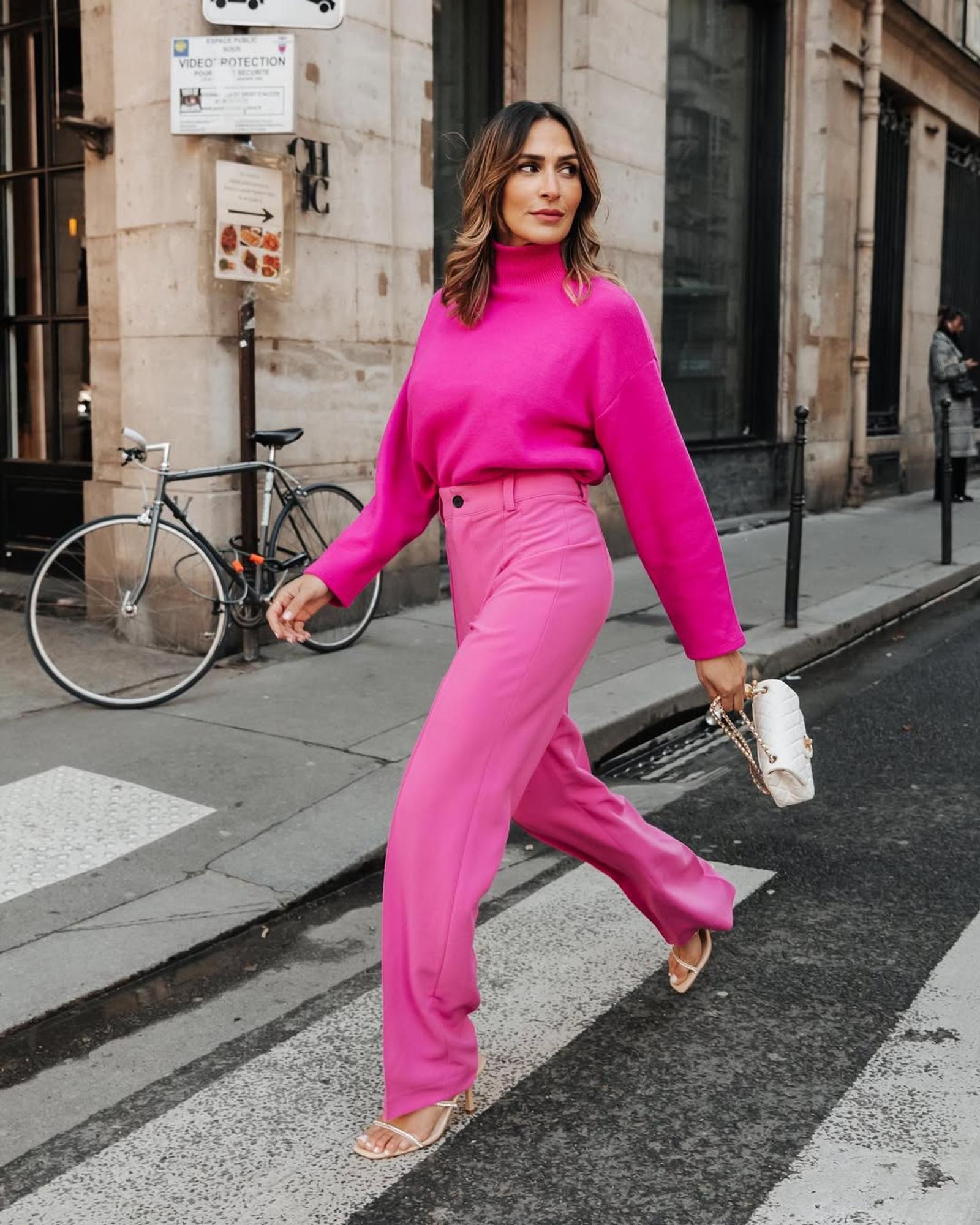 Celana Kulot Pink Cocok dengan Baju Warna Apa? Ini Kombinasinya!