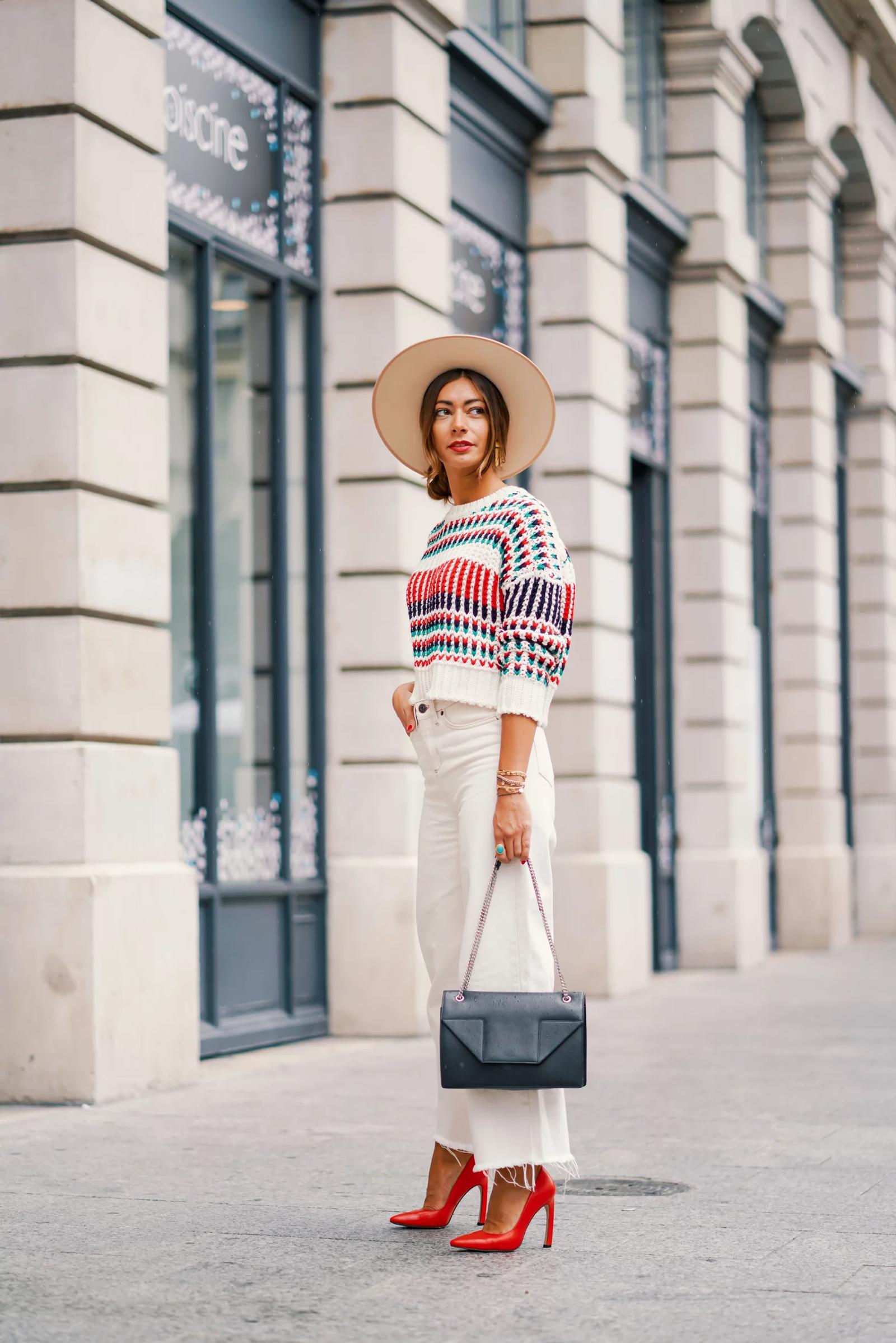 7 Ide OOTD Kulot Jeans dan Sweater, Effortless!
