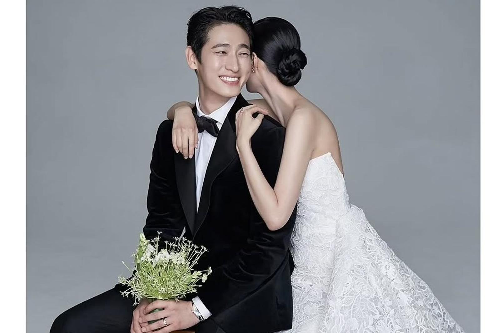 5 Cerita Yoon Park Saat Jatuh Cinta dengan Istrinya, Bikin Meleleh!