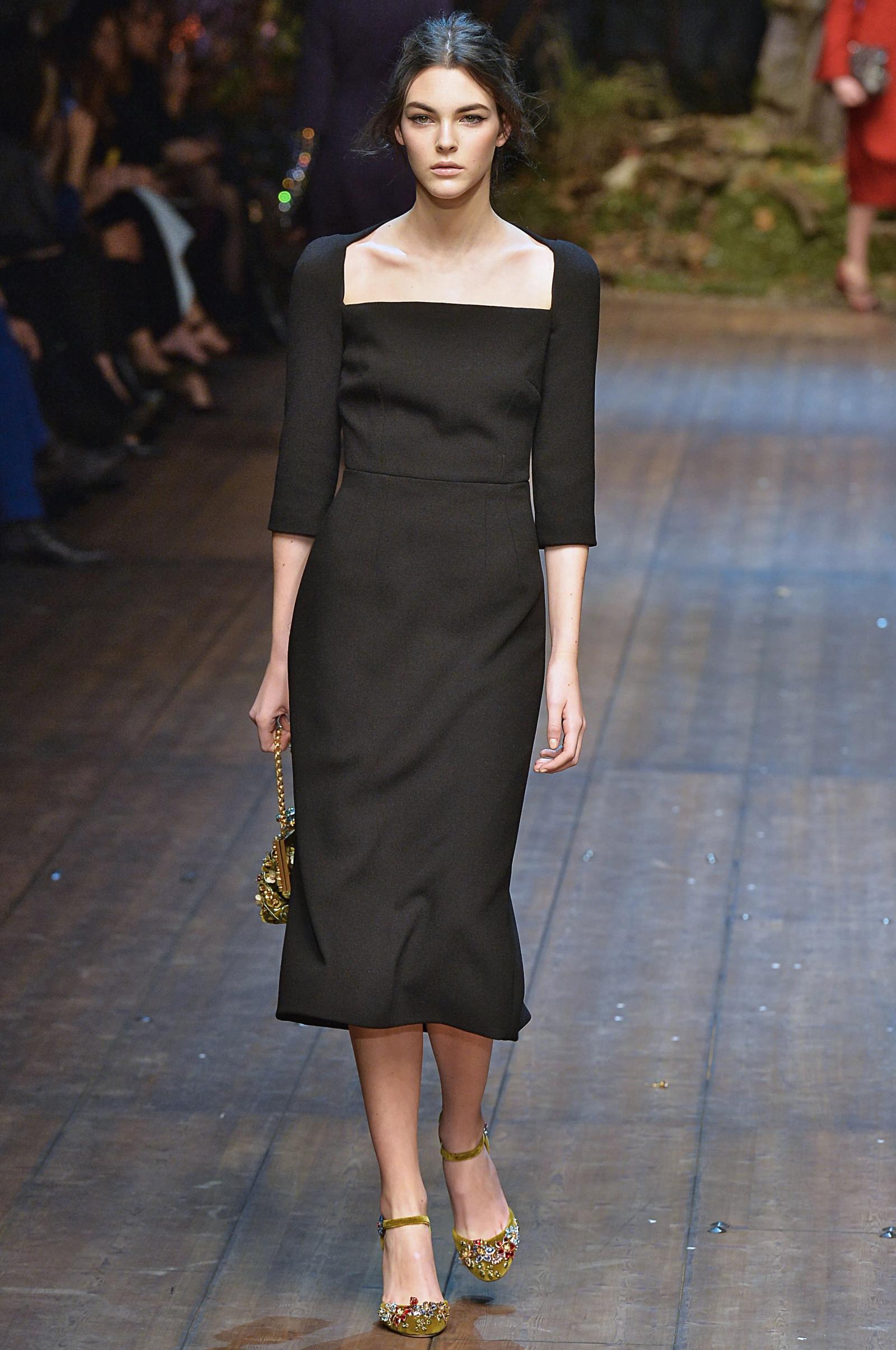 Perbedaan Dress Bodycon dan Dress Sheath, Sama-sama Classy!