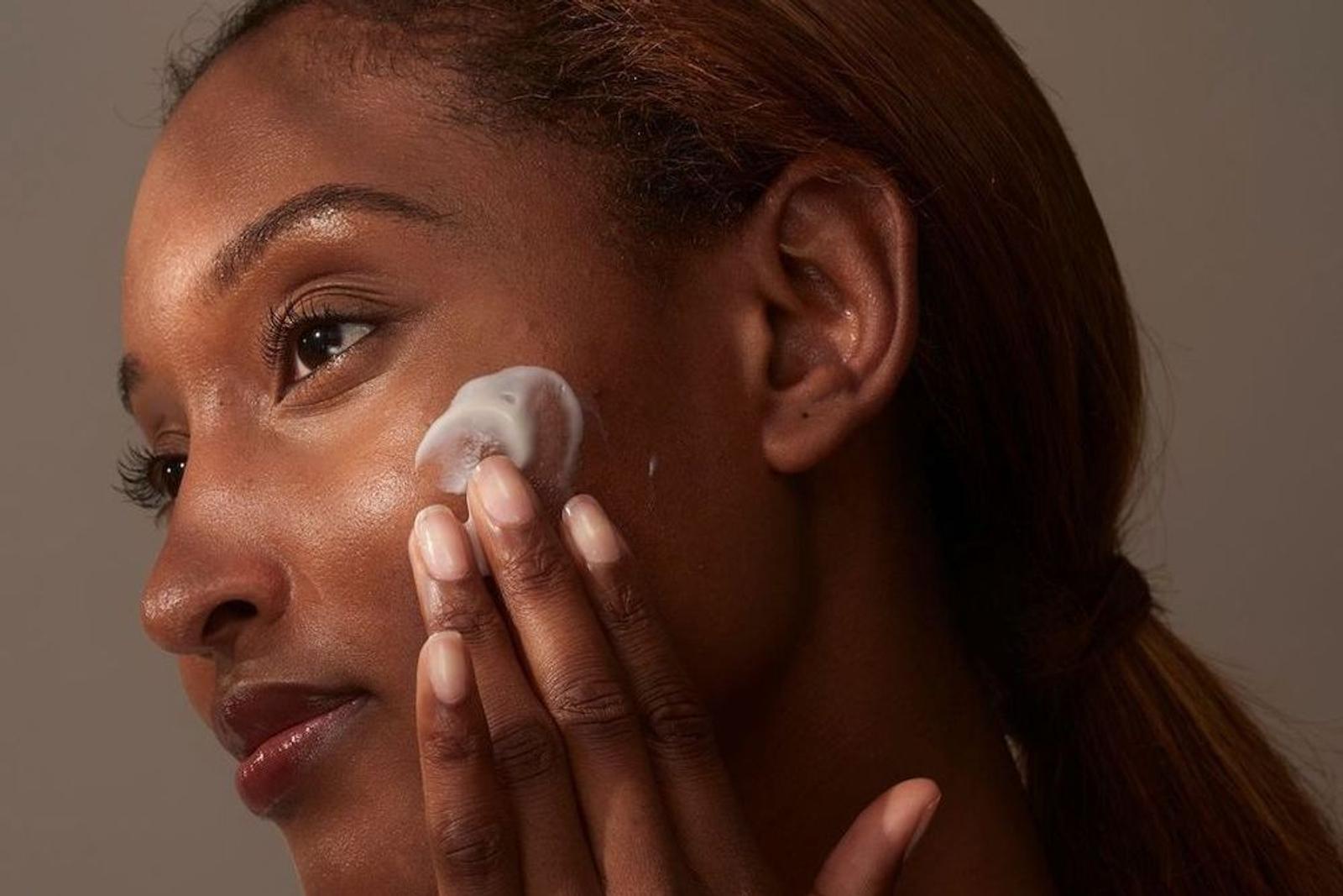 Setelah Pakai Retinol, Apakah Boleh Pakai Krim Malam? 