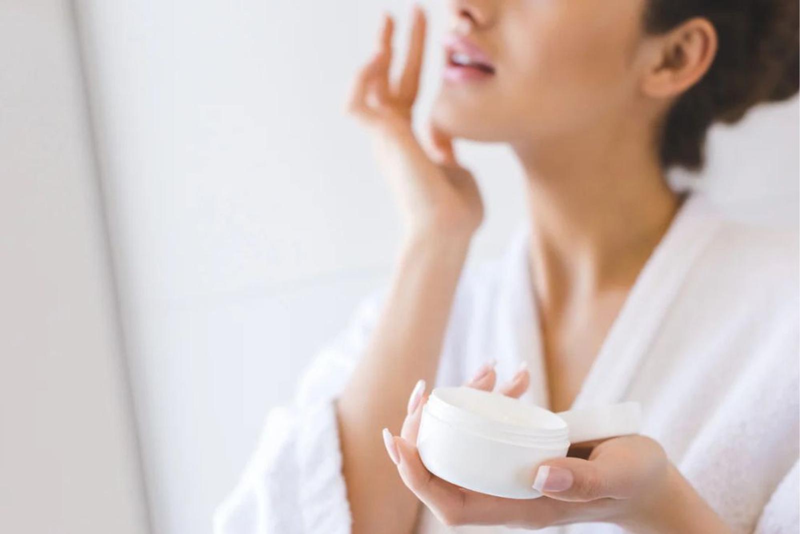 Setelah Pakai Retinol, Apakah Boleh Pakai Krim Malam? 