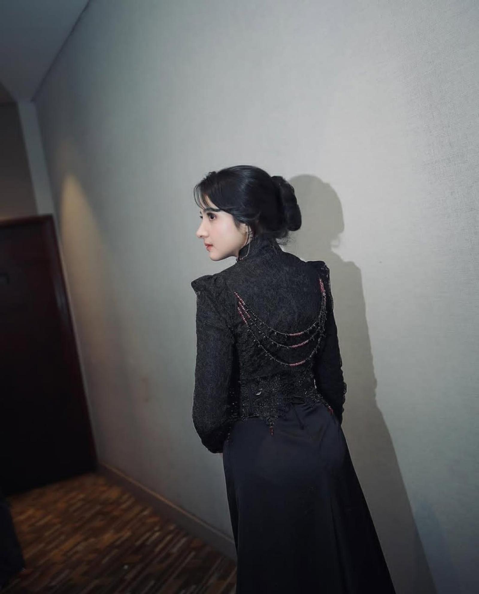 Profil Bulan Sutena, Finalis Top Model Indonesia 