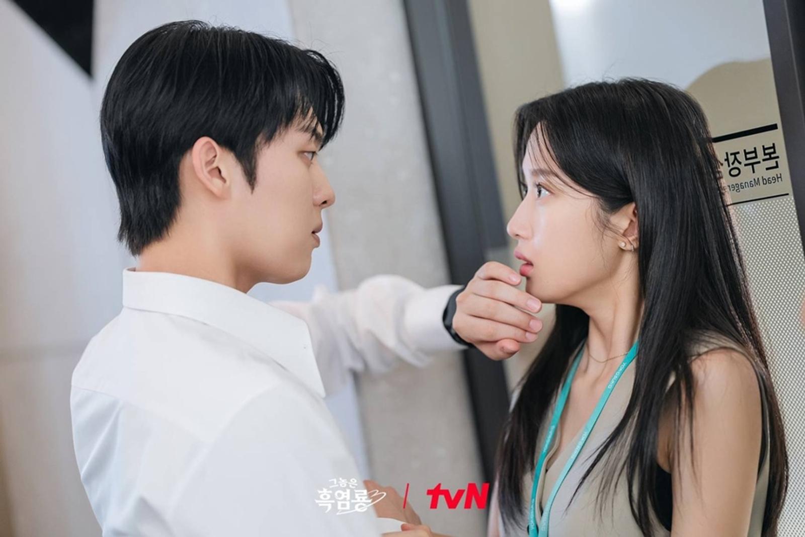 6 Fakta dan Sinopsis Drama 'My Dearest Nemesis', Romcom Seru nan Manis