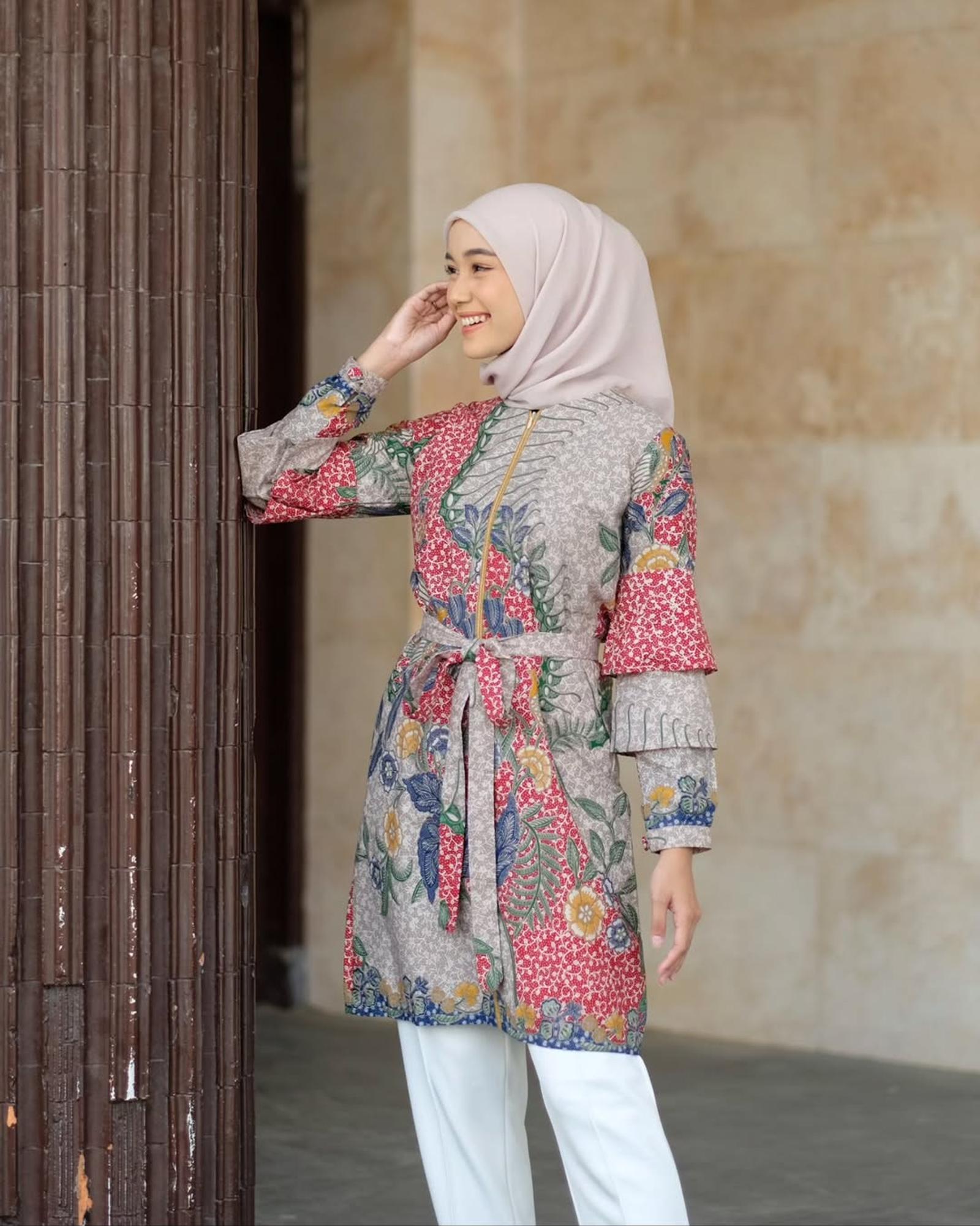 5 Model Cantik Tunik Batik Modern 2025