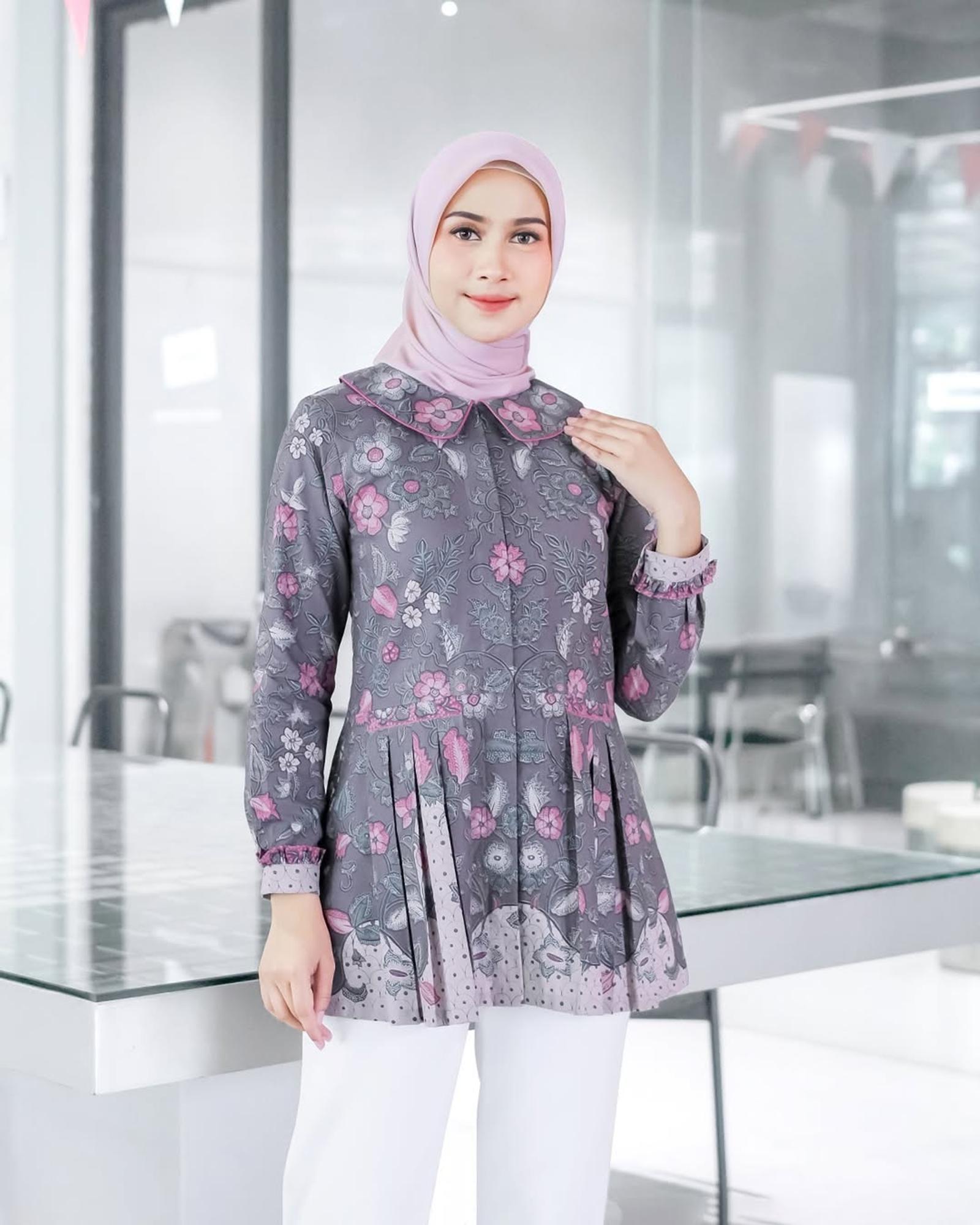 Model Tunik Batik Kancing Depan Terbaru yang Cocok buat Ngantor