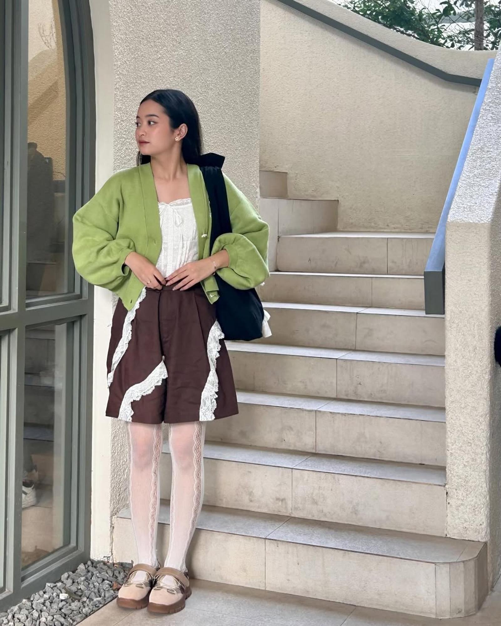 Yuk, Coba Gaya Trendi dengan Model Cardigan Wanita Terbaru Ini!