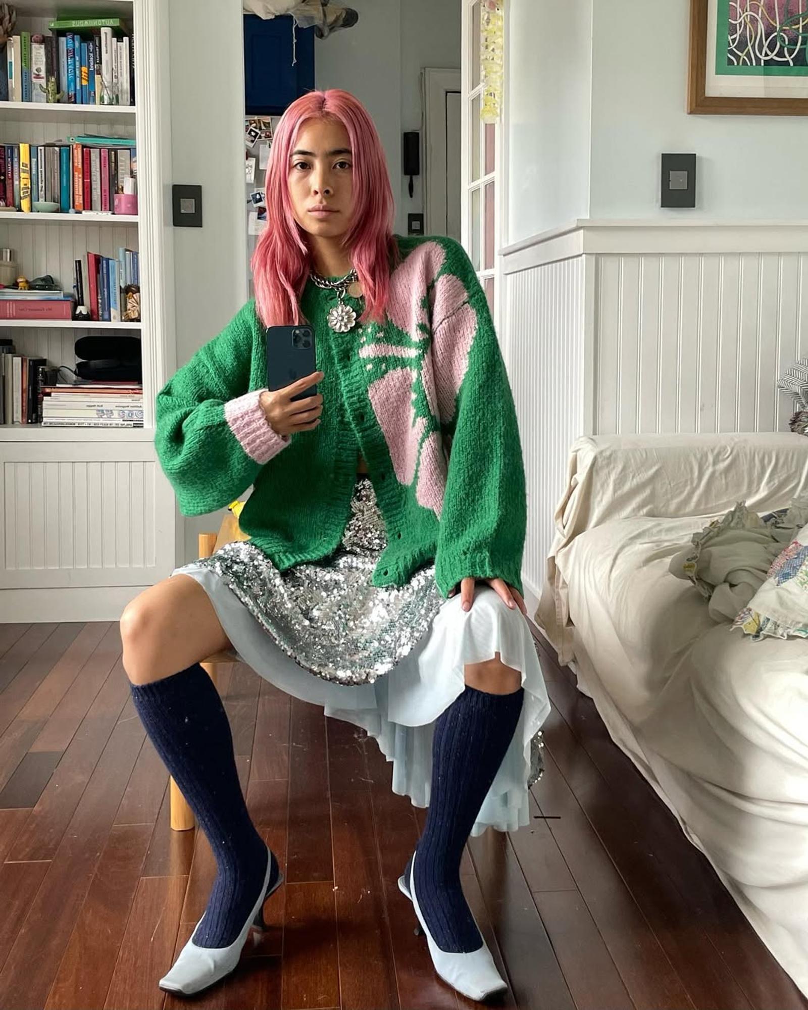 Yuk, Coba Gaya Trendi dengan Model Cardigan Wanita Terbaru Ini!