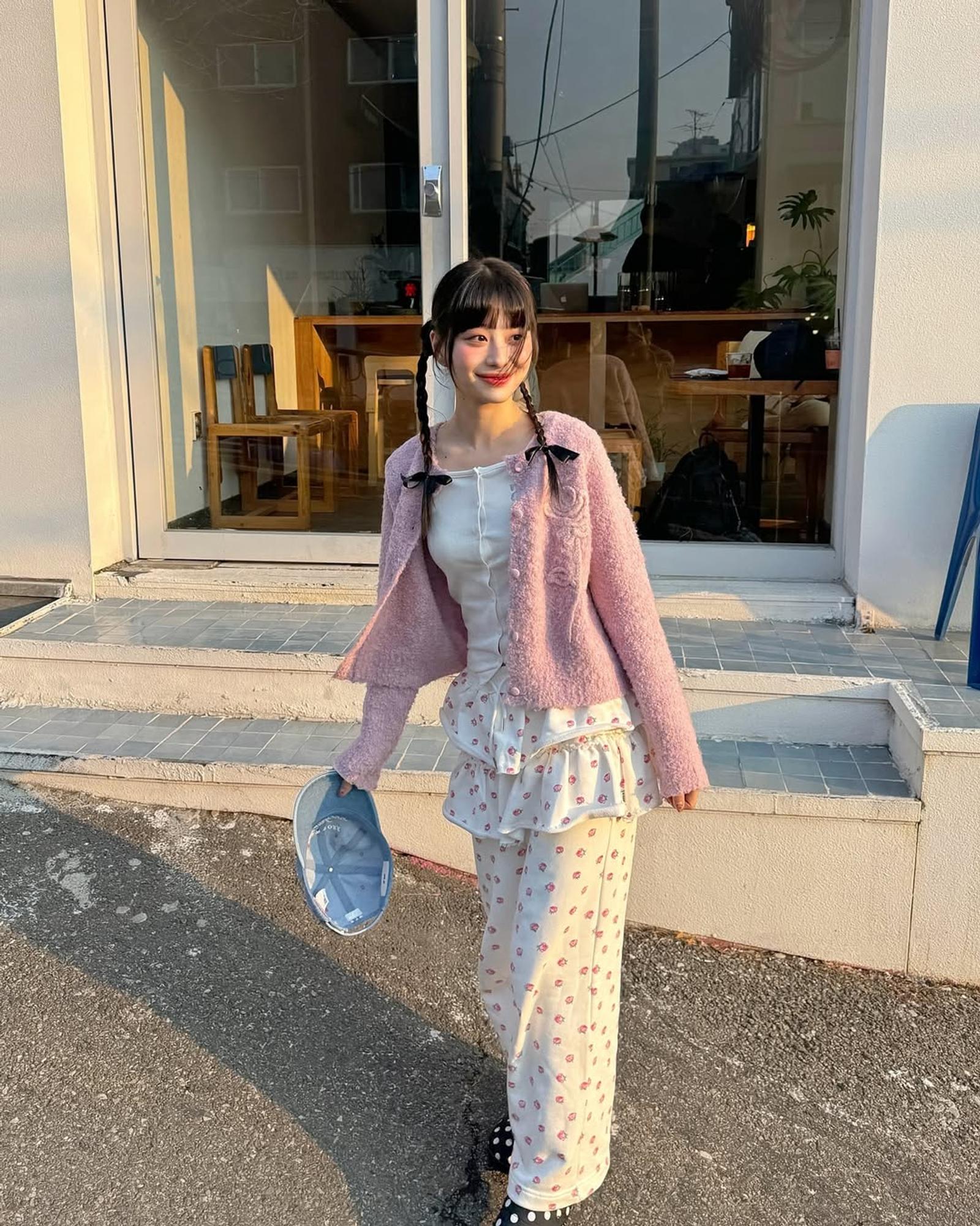 Yuk, Coba Gaya Trendi dengan Model Cardigan Wanita Terbaru Ini!