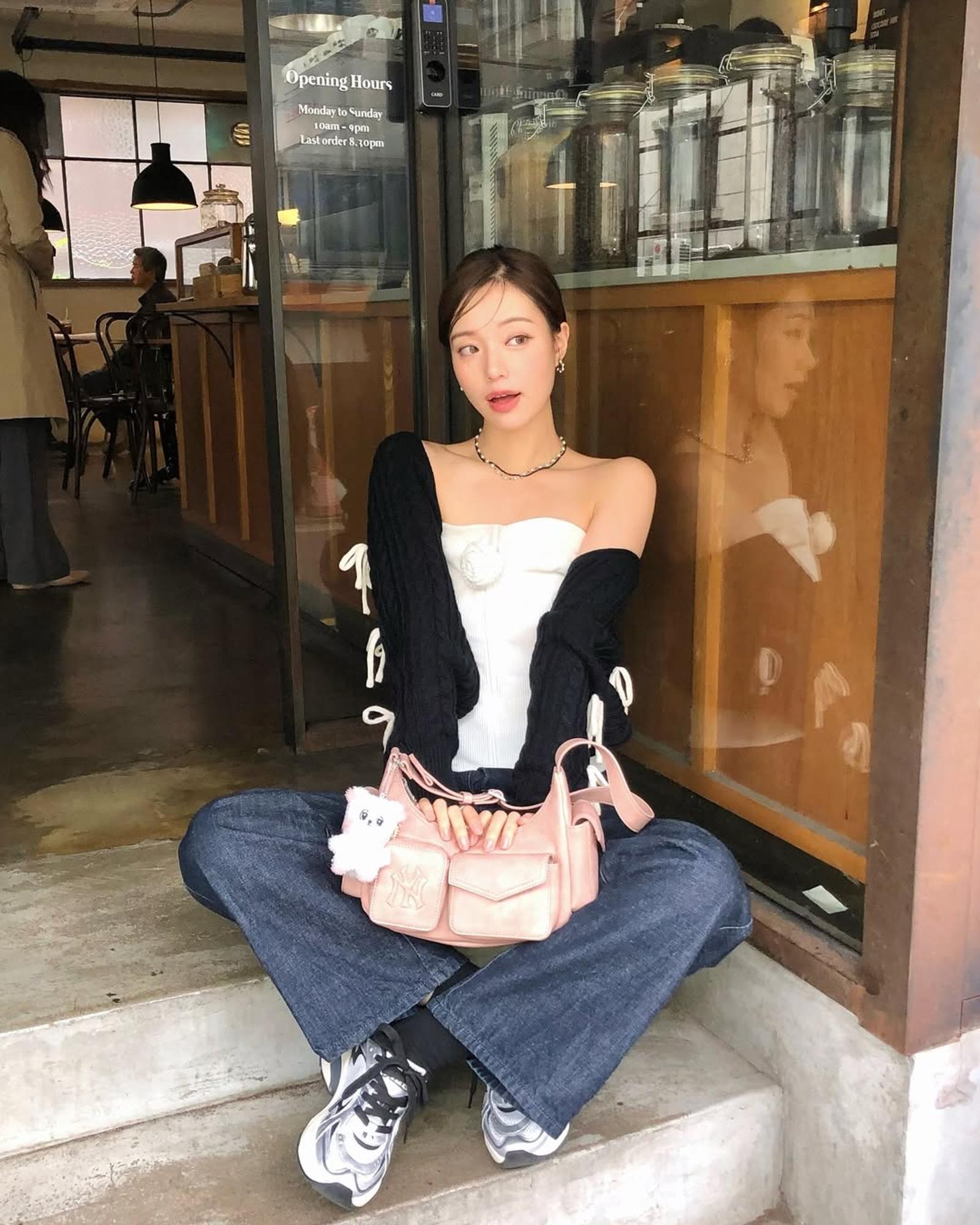 7 Ide Padu-padan Cardigan Korea Wanita Kekinian