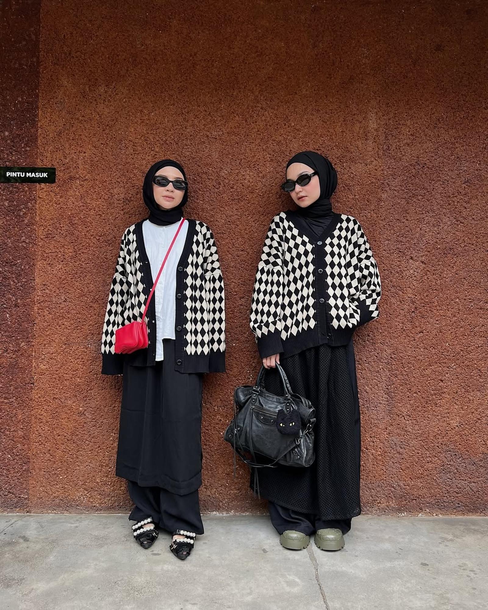 Yuk, Coba Gaya Trendi dengan Model Cardigan Wanita Terbaru Ini!