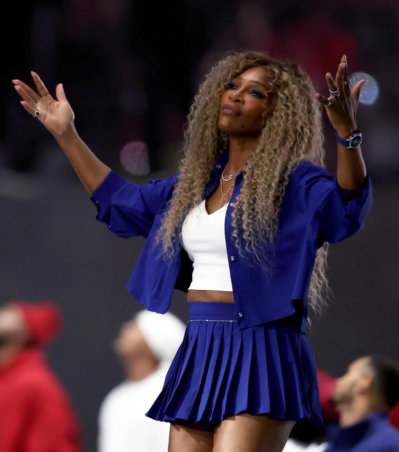 Gaya Menarik Seleb di Panggung Super Bowl Halftime Show 2025