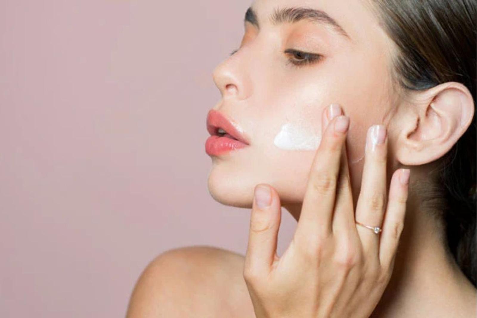 Moisturizer atau Day Cream Dulu? Urutan Benar, Dapatkan Hasil Maksimal