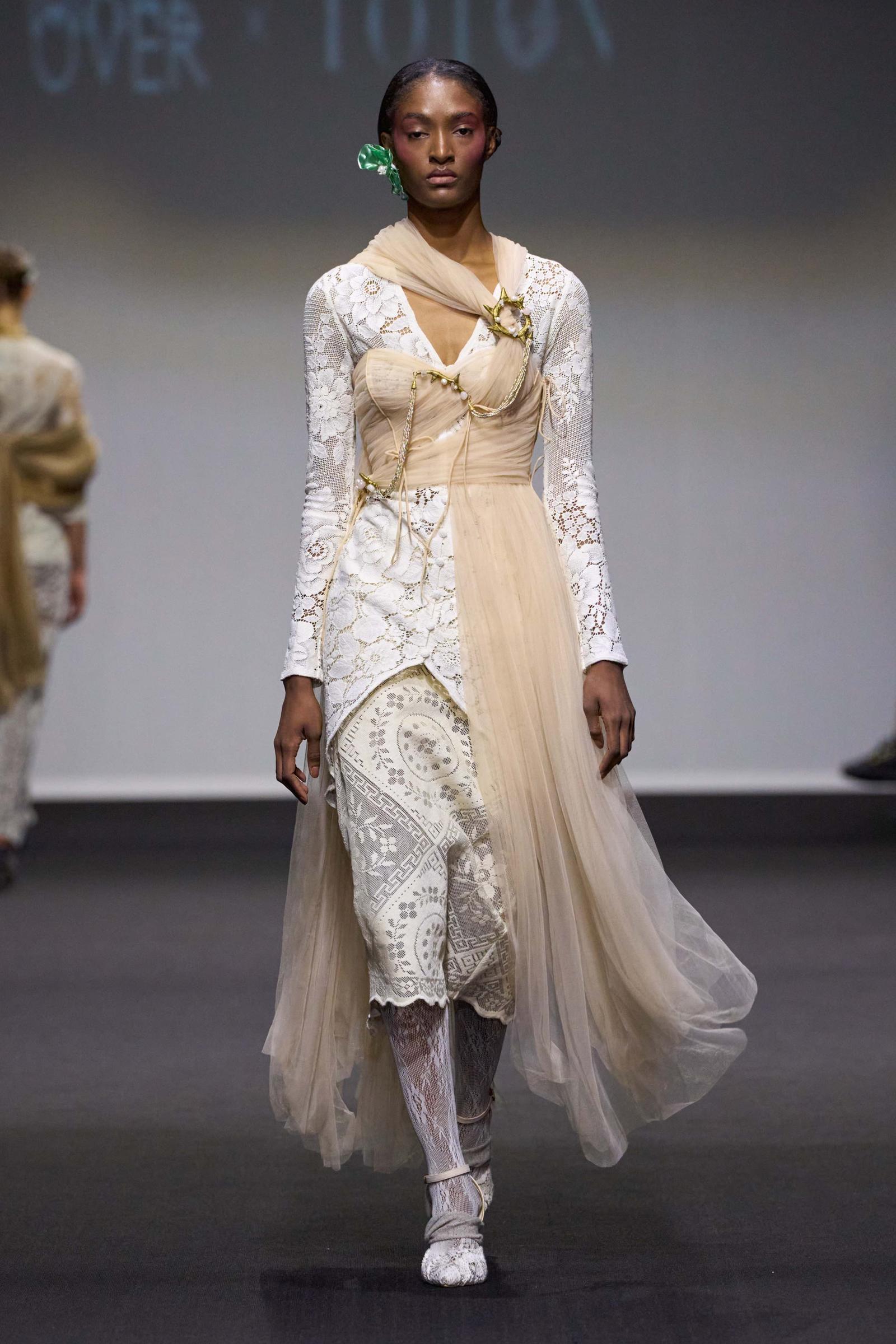 TOTON x Make Over di Dubai Fashion Week, Bawakan Semangat #FaceItFirst