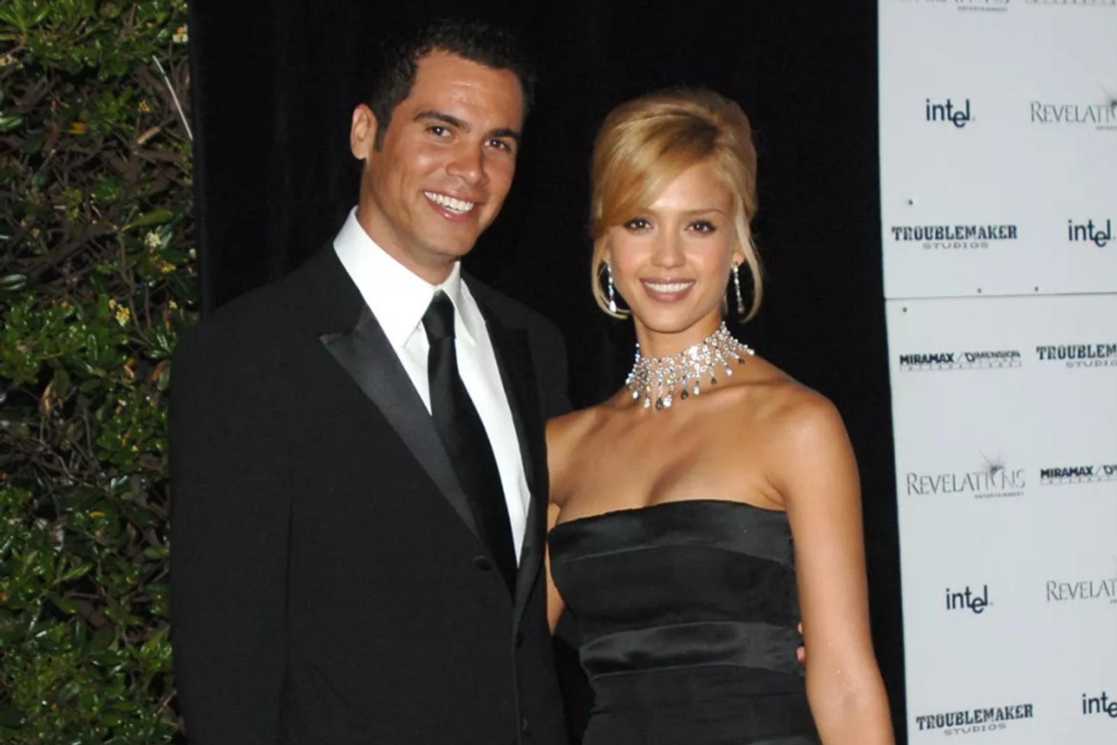 Kisah Cinta Jessica Alba & Cash Warren, Cerai Usai 17 Tahun Menikah