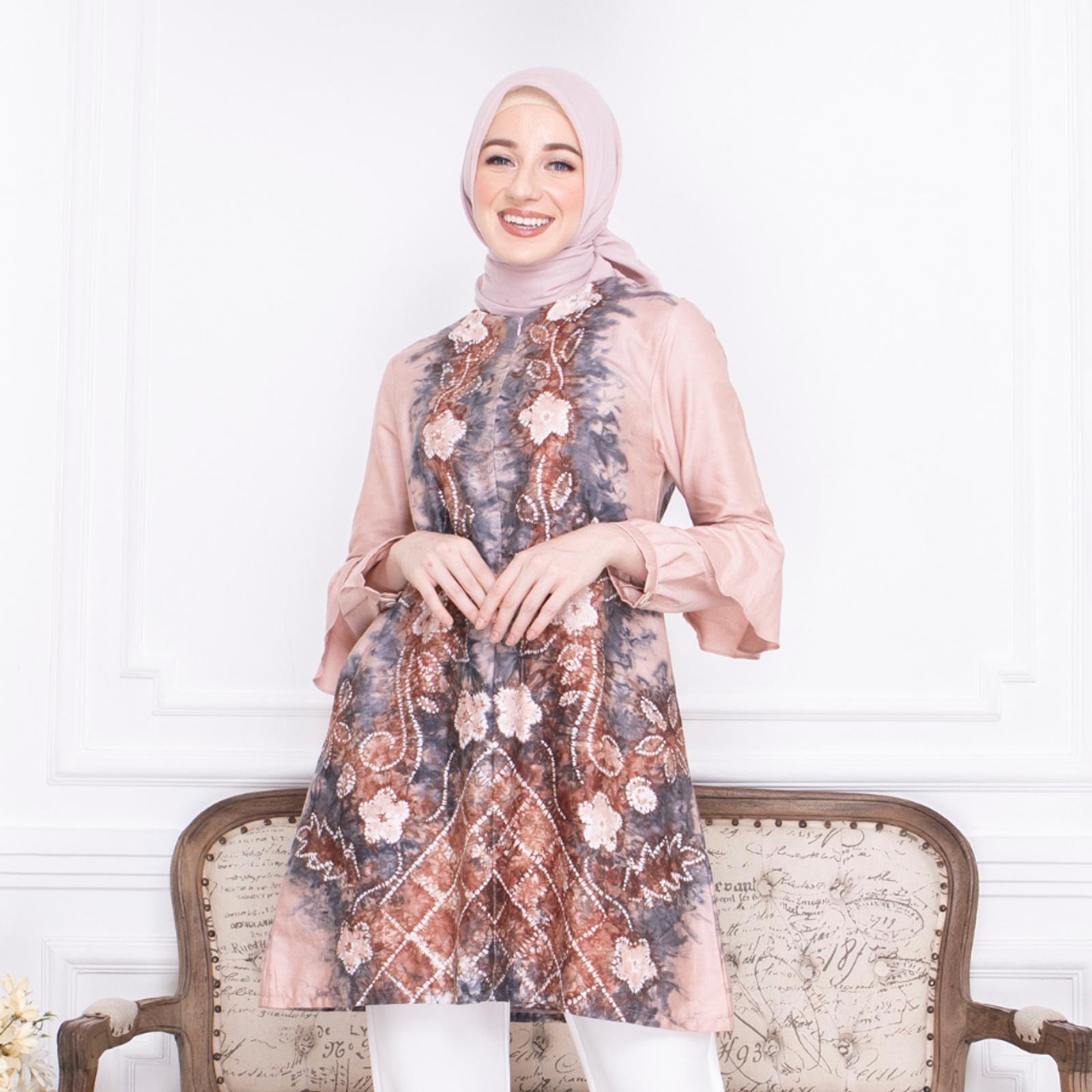 7 Model Baju Sasirangan Tunik Lengan Panjang yang Elegan