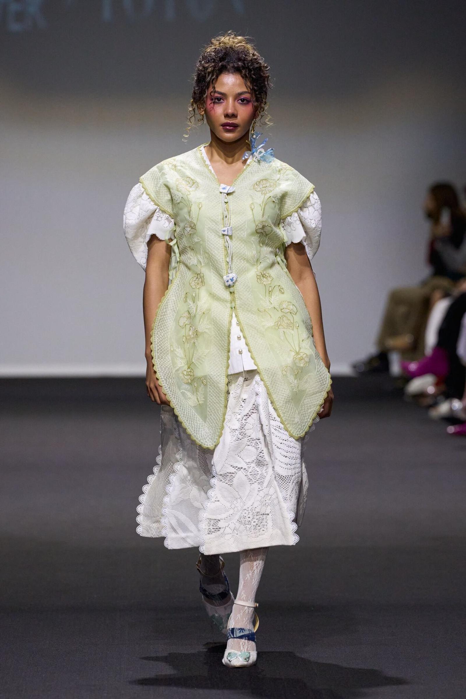 TOTON x Make Over di Dubai Fashion Week, Bawakan Semangat #FaceItFirst