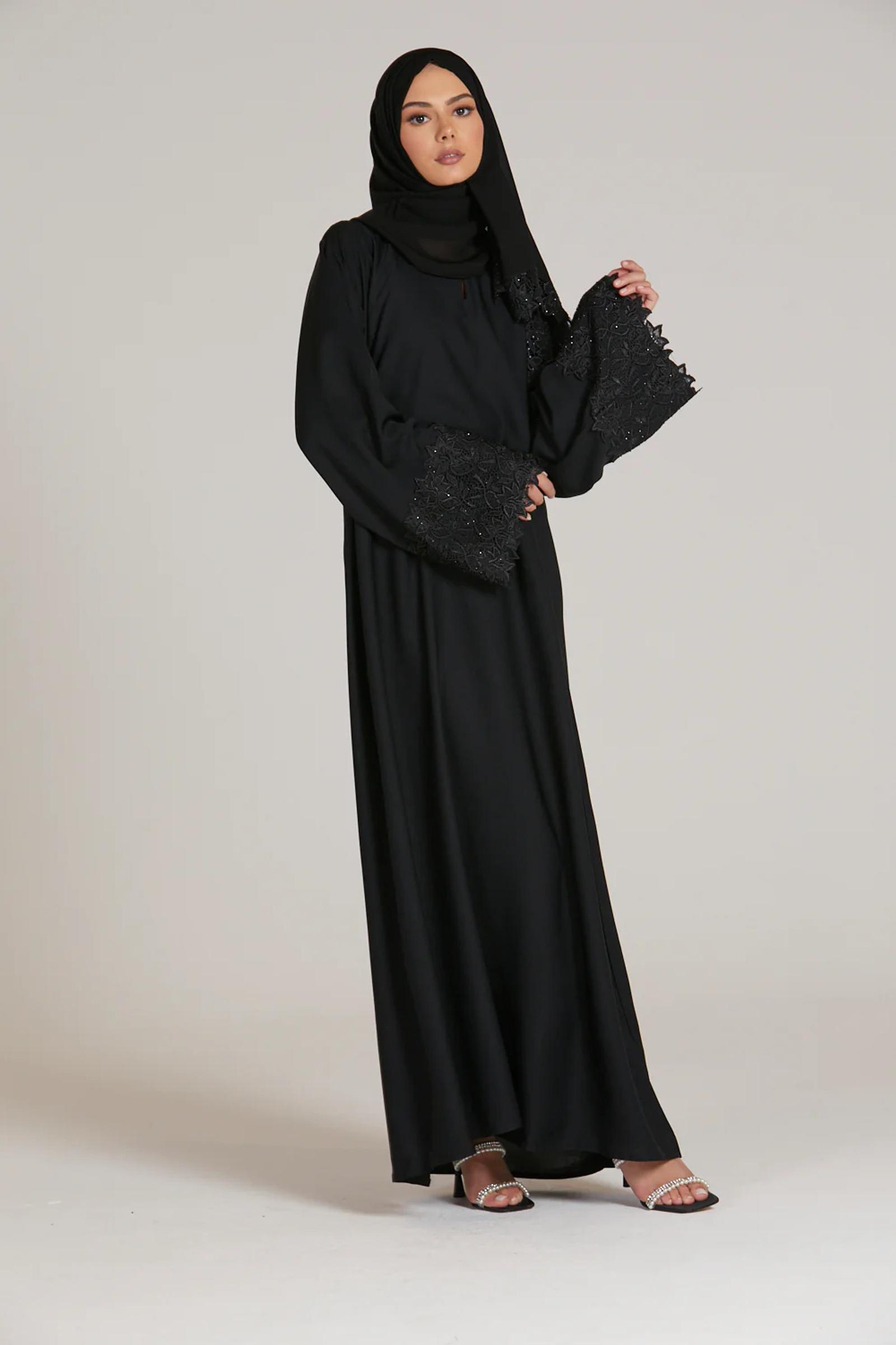 Tampil Syar’i dengan Model Abaya Polos Terbaru yang Stylish