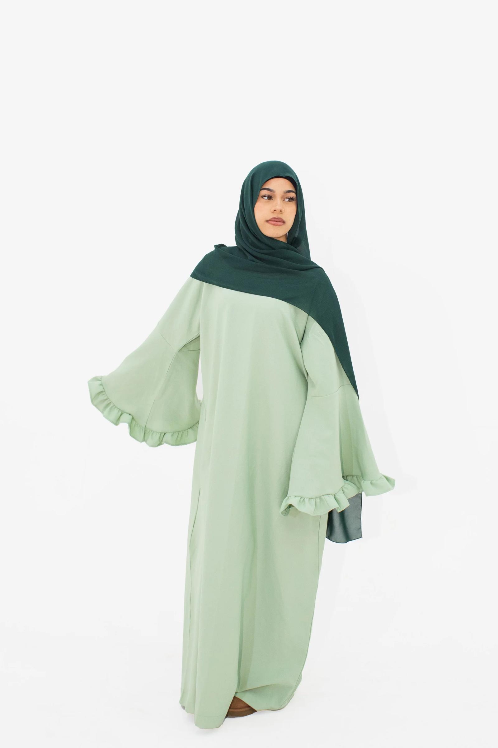 Tampil Syar’i dengan Model Abaya Polos Terbaru yang Stylish