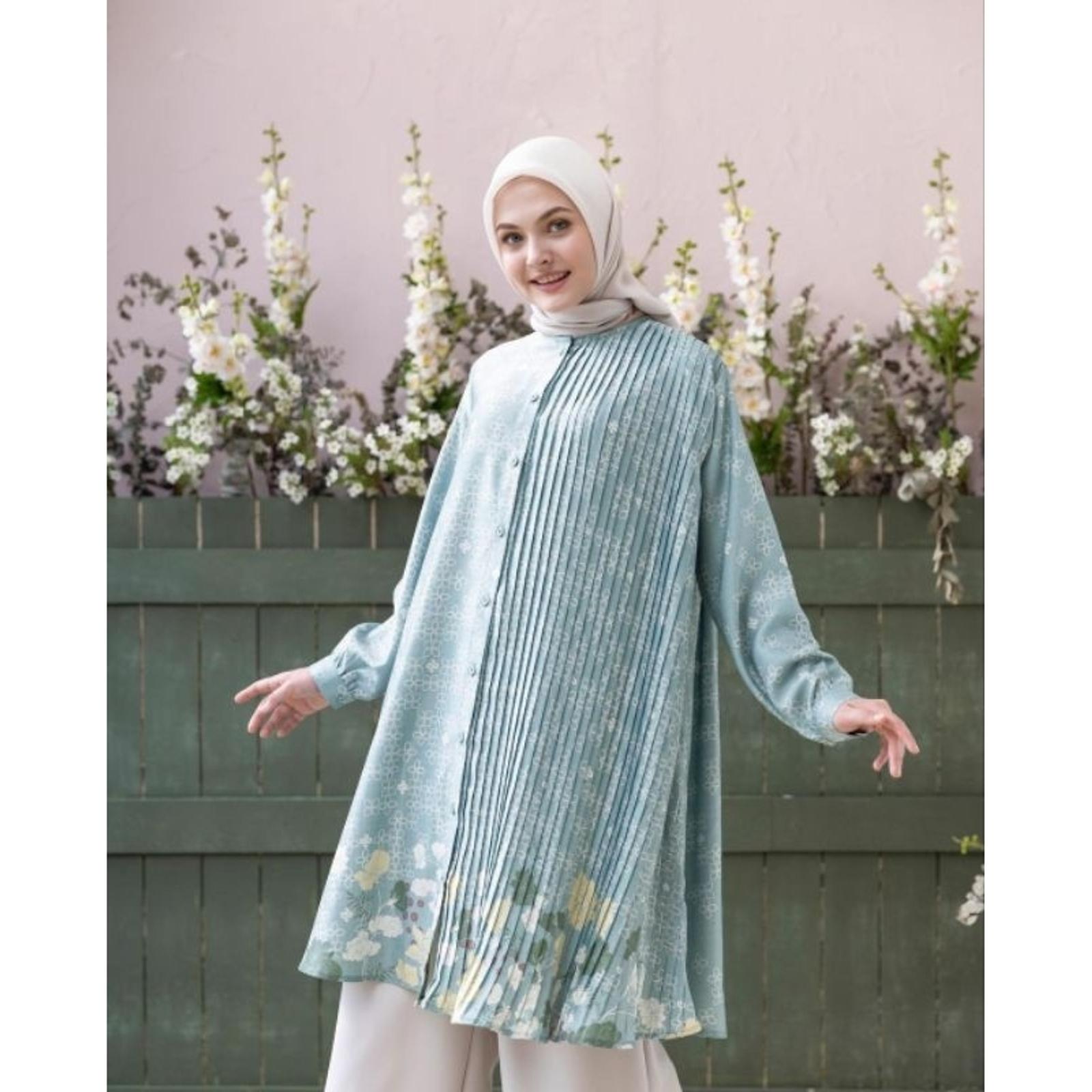 5 Rekomendasi Model Tunik Motif Bunga Kecil, Manis dan Modis!