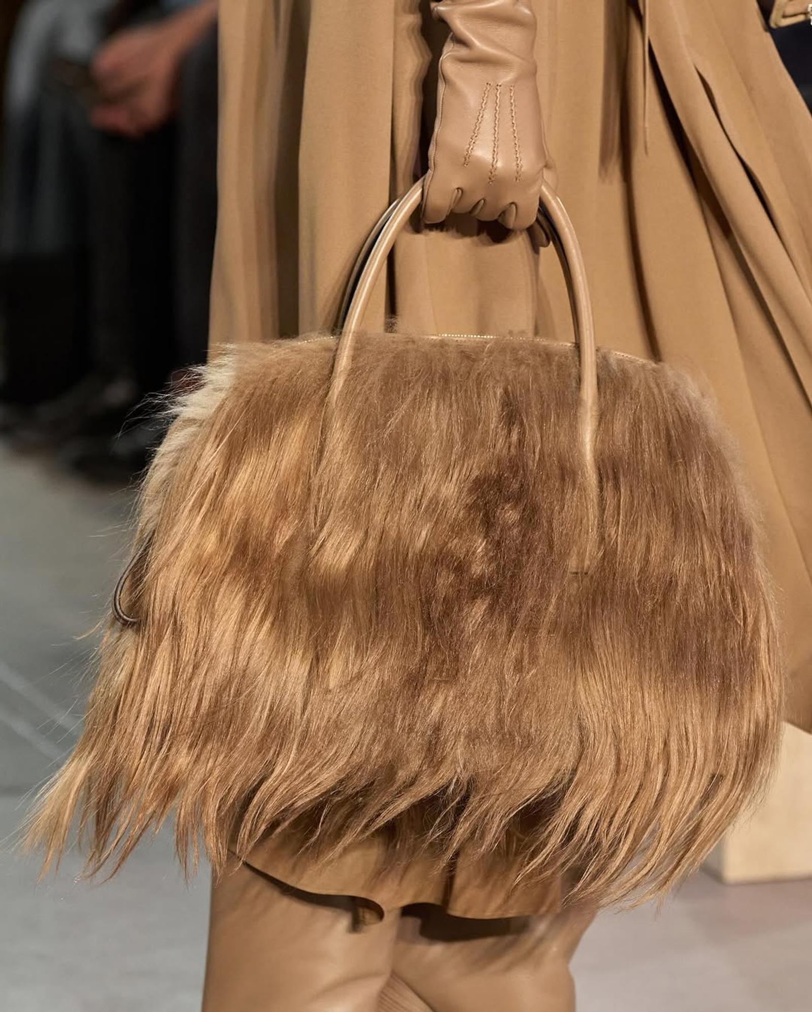 Michael Kors Wujudkan Gambaran Perempuan New York di Koleksi Fall 2025
