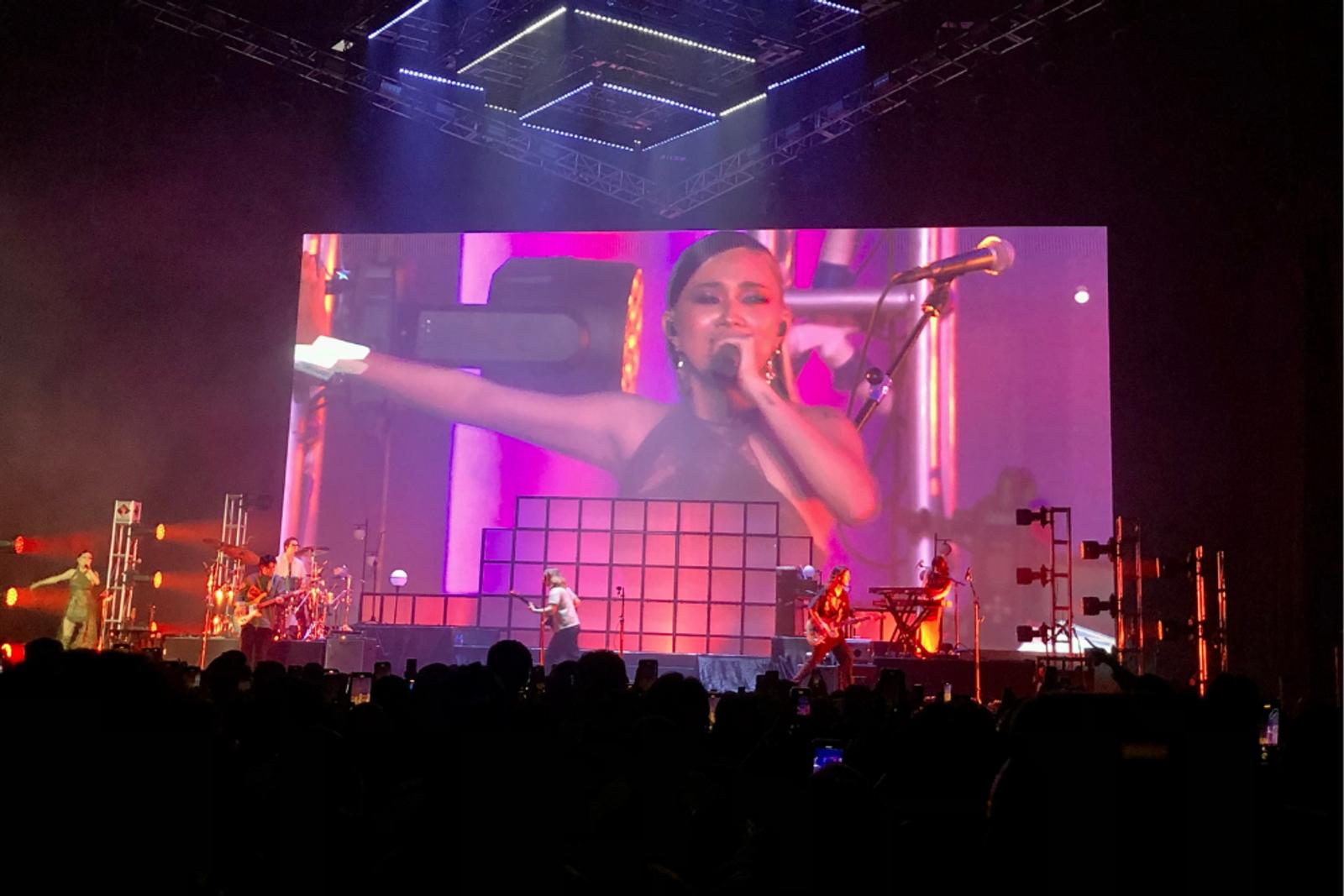 Euforia Valentine! NIKI Sukses Guncang Jakarta dalam Buzz World Tour
