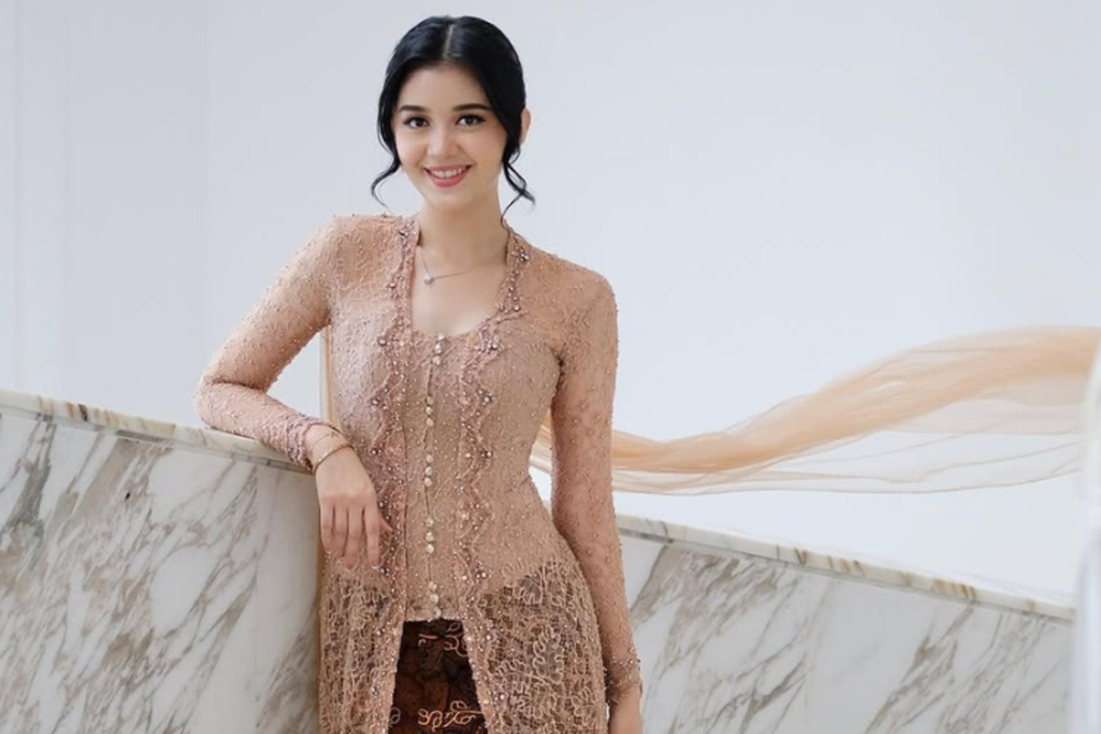 5 Referensi Model Kebaya Payet Mutiara untuk Tampil Anggun