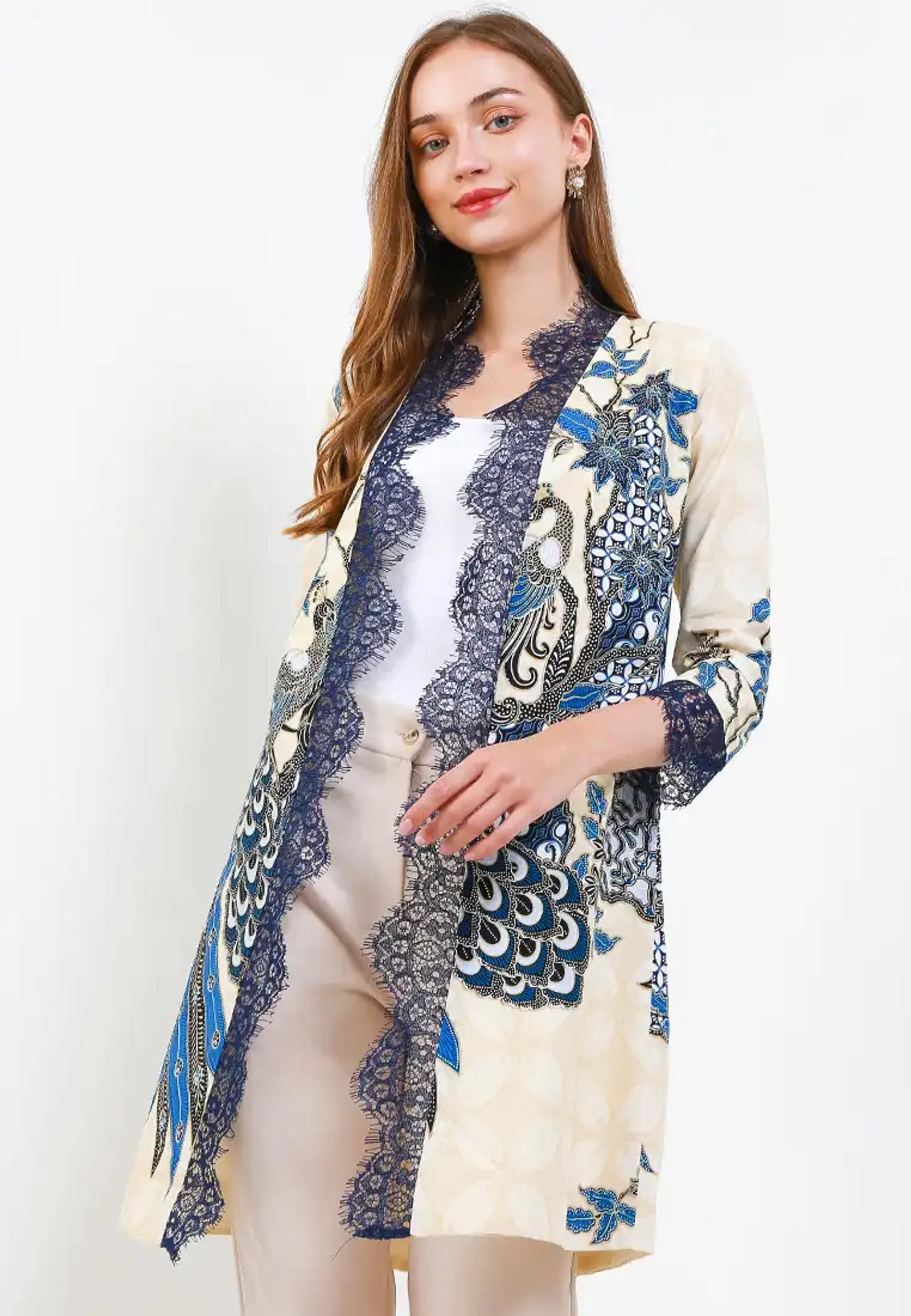 7 Rekomendasi Model Cardigan Batik Cantik dengan Warna Klasik