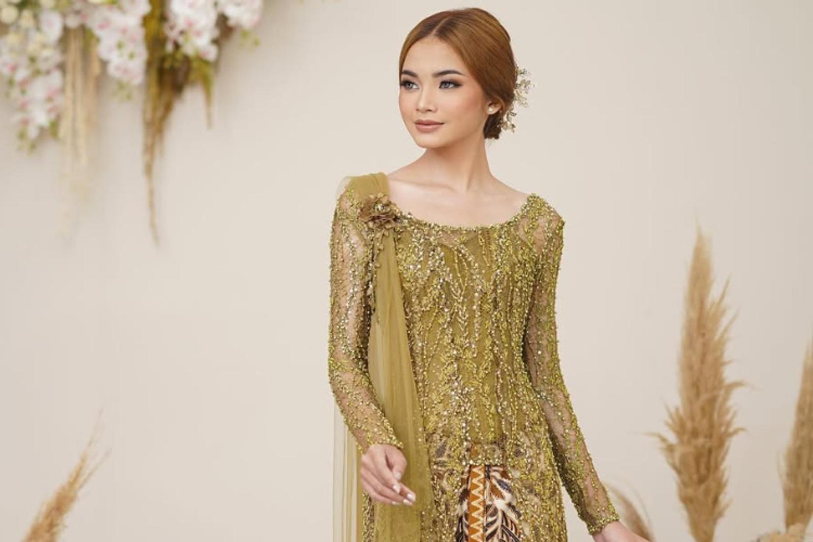 Rekomendasi Kebaya Selendang Tile untuk Gaya Classy Kekinian