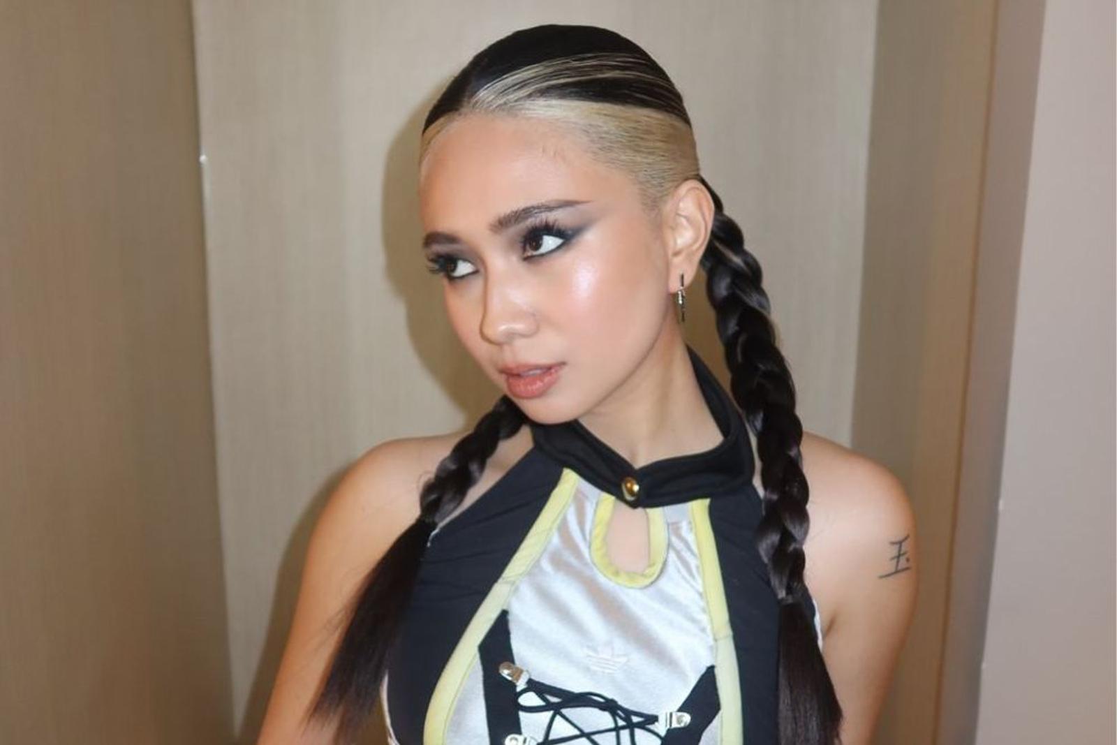 Gaya Makeup Niki Zefanya di Atas Panggung, Jadi Sorotan! 