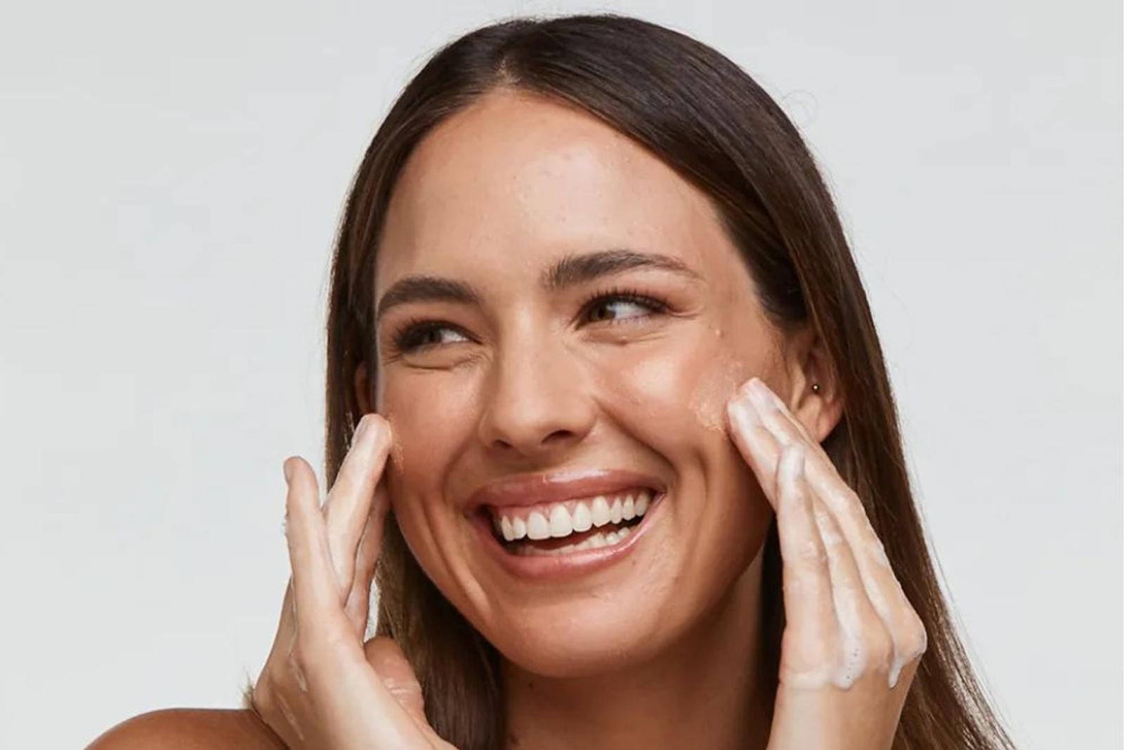 Manfaat Micellar Water Garnier Pink, Membersihkan Tanpa Lengket 