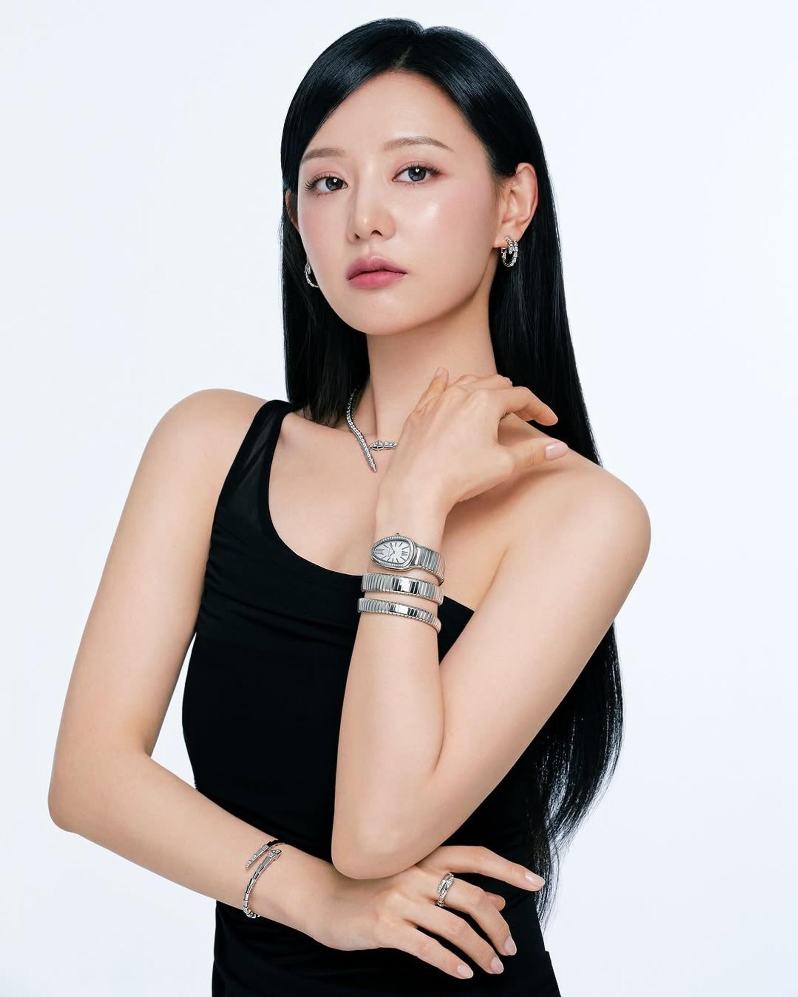 Mewahnya Tampilan Kim Ji Won di Campaign BVLGARI Serpenti