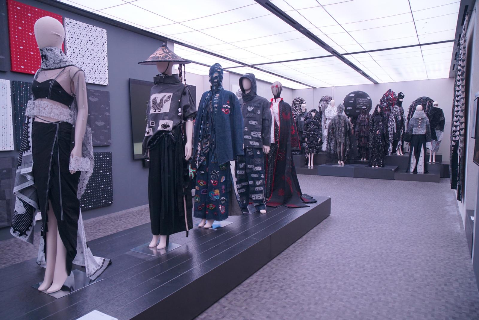 Kawinkan Seni & Mode: Pameran Sejauh Mata Memandang x Eko Nugroho